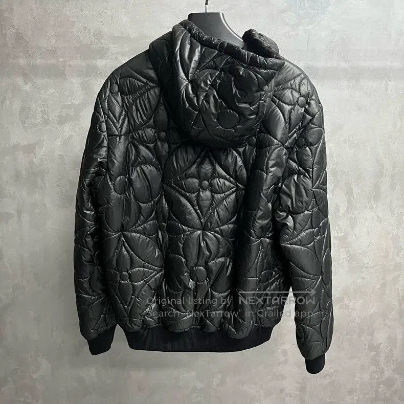 Louis Vuitton Louis Vuitton Black logo embossed graphic zipper solid hoo Size US M / EU 48-50 / 2 - 5 Thumbnail