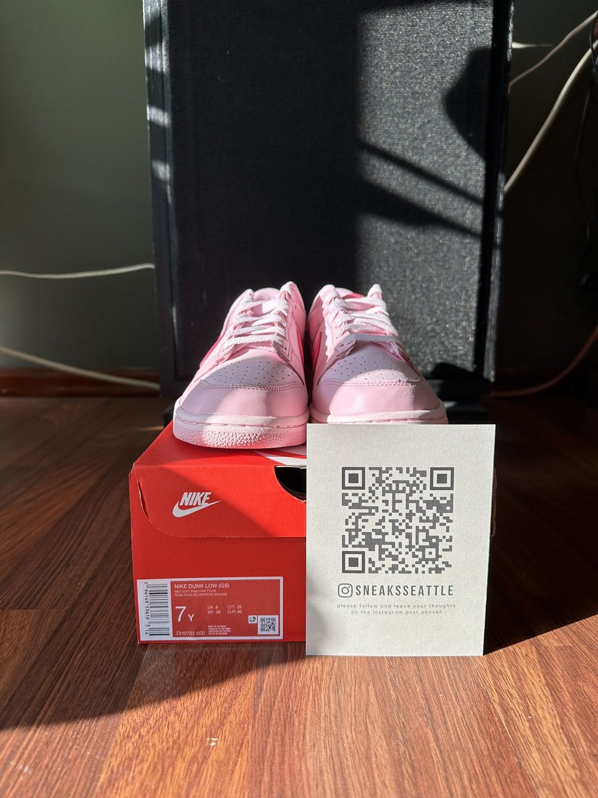 Nike Nike Dunk Low Triple Pink (GS) Size 7Y/8.5W DH9765-600 Size US 7 / EU 40 - 7 Thumbnail