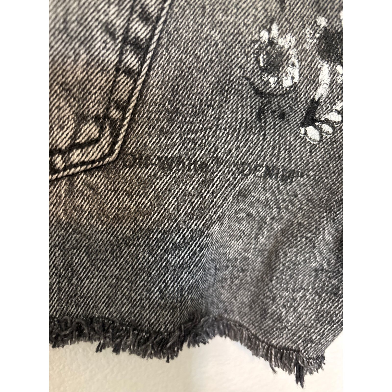 Off-White Off-White Women’s denim high waist daisy shorts 26 Size 26" / US 2 / IT 38 - 3 Thumbnail