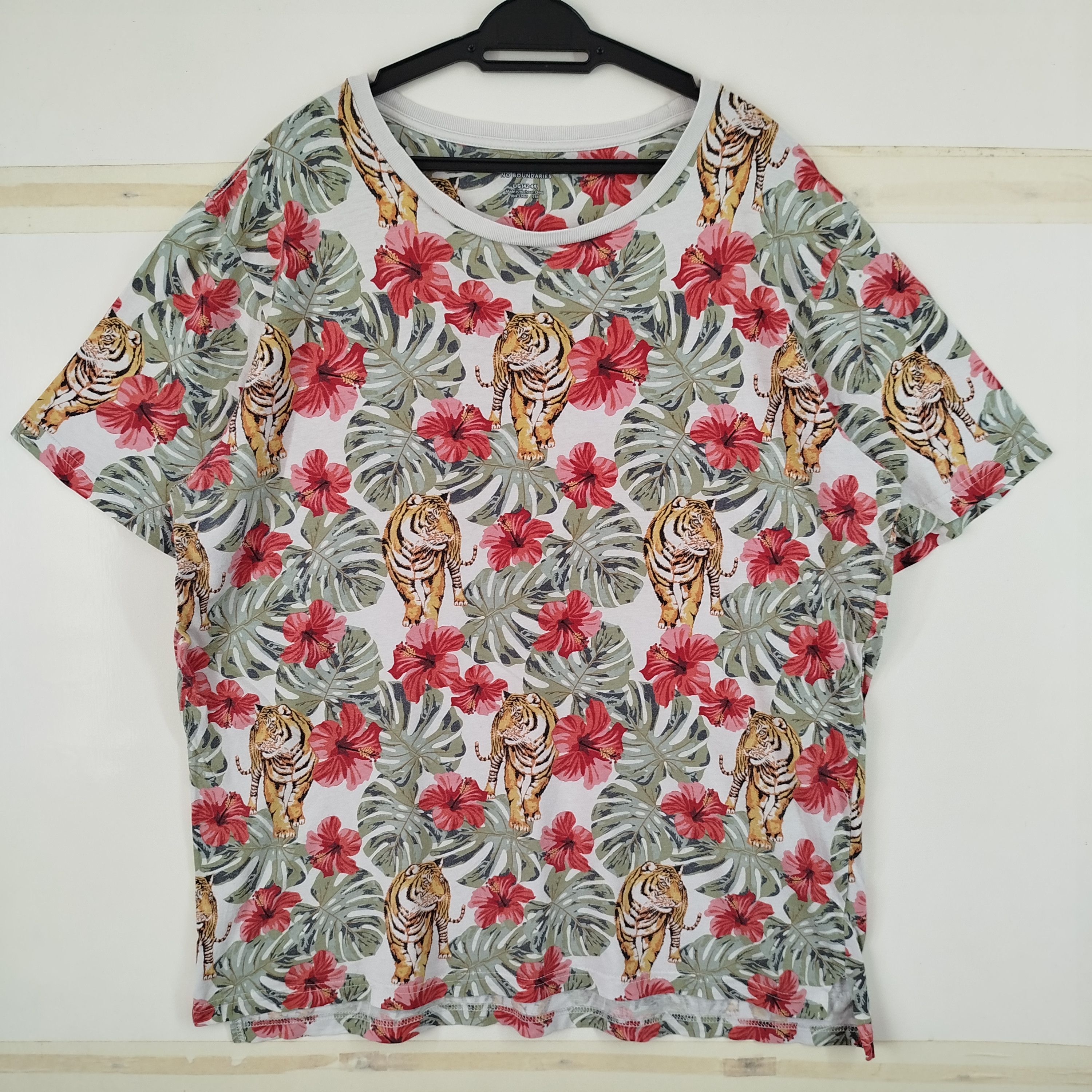 Designer × Japanese Brand No Boundaries Fullprint Tiger And Flower Size US L / EU 52-54 / 3 - 1 Thumbnail