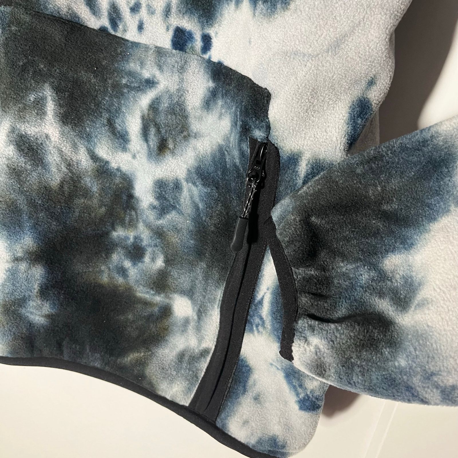 The Hundreds •NWT• THE HUNDREDS ACID TIEDYE Embroidered front Fleece • M Size US M / EU 48-50 / 2 - 5 Thumbnail