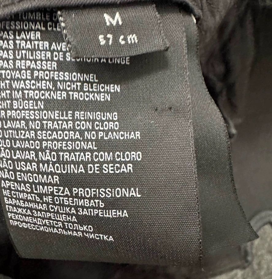 Balenciaga BALENCIAGA Be Different: Apple Embroidered Log2412-Nextarrow Size 34 - 6 Thumbnail