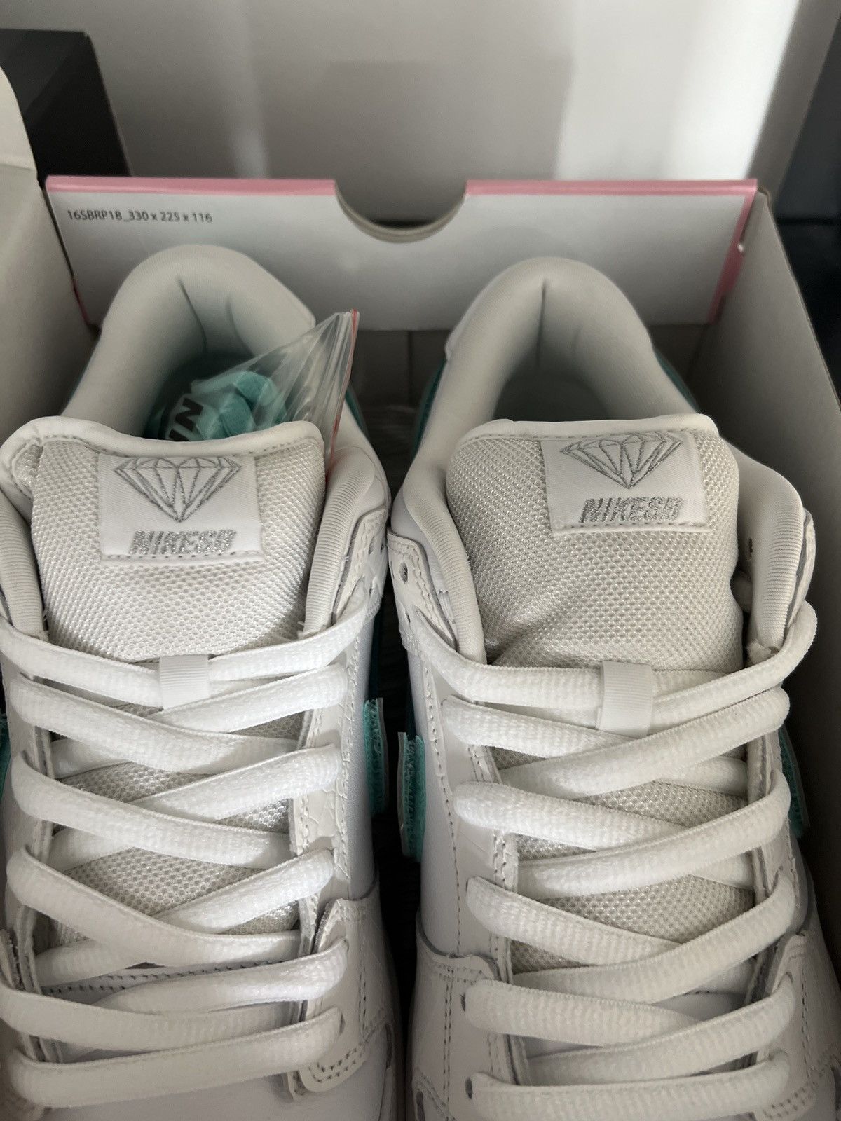 Nike NIKE X DIAMOND SB DUNK LOW PRO WHITE Size US 11.5 / EU 44-45 - 12 Thumbnail