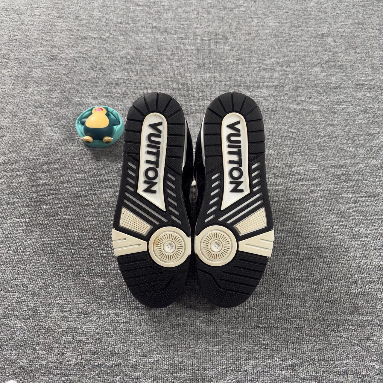 Louis Vuitton LV Trainer Panda Denim 42 95 New Size US 9 / EU 42 - 4 Thumbnail