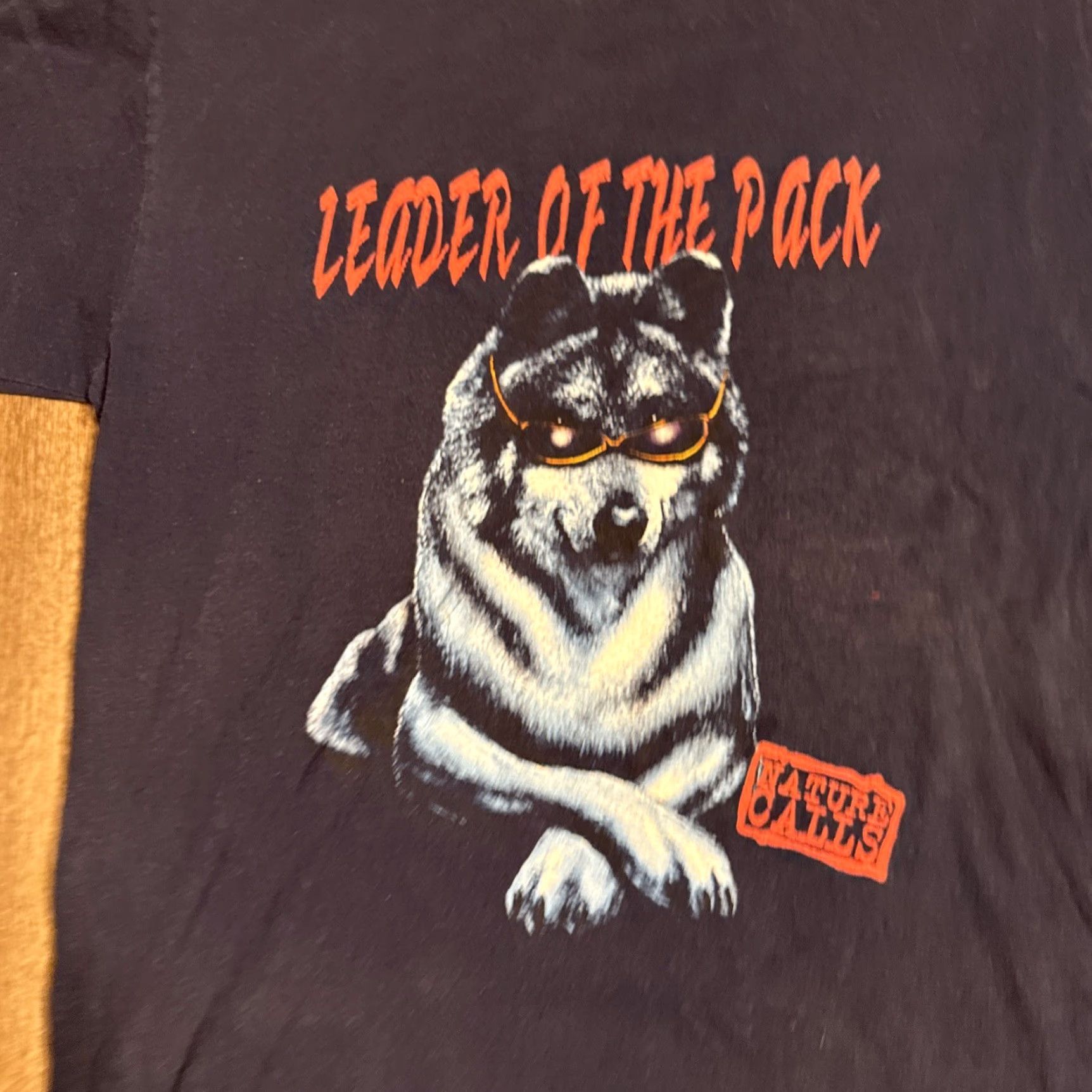 Vintage VINTAGE 90s Leader of the Pack Nature Calls Wolf Husky T-Shirt Navy Blue M Adult Mens Womens Unisex Navy Blue 90s Shirt T-Shirt Size US M / EU 48-50 / 2 - 4 Thumbnail