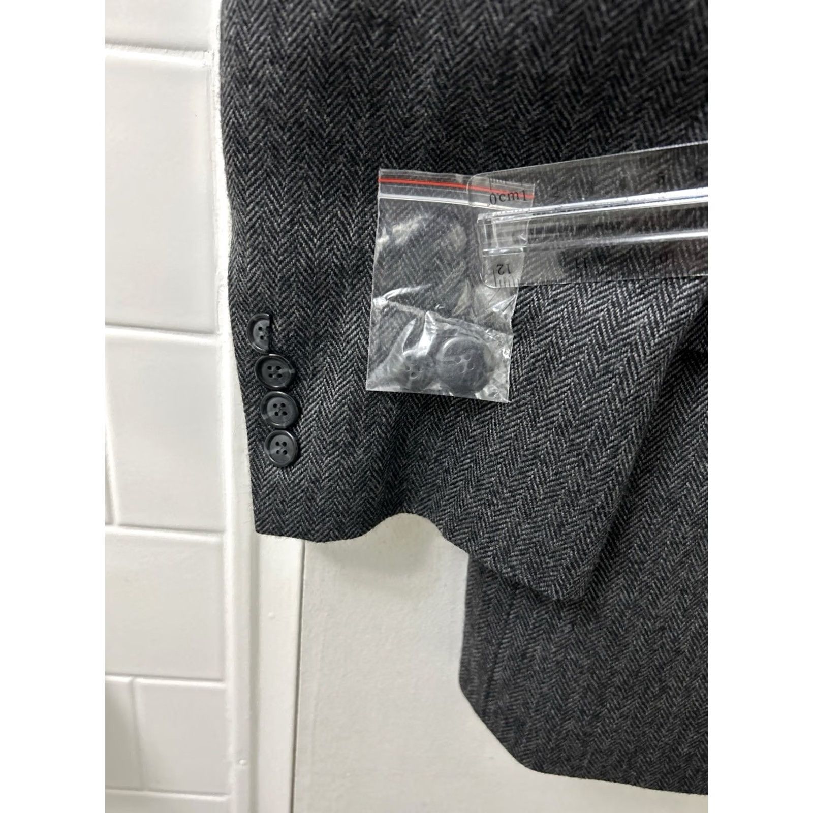Vintage Savile Row Mens Blazer 44R Gray Herringbone 100% Lambswool Sport Coat Two-Button Chest Welt Pocket Notch Lapel Regular Fit Vintage: No Mens Size 44R - 5 Thumbnail