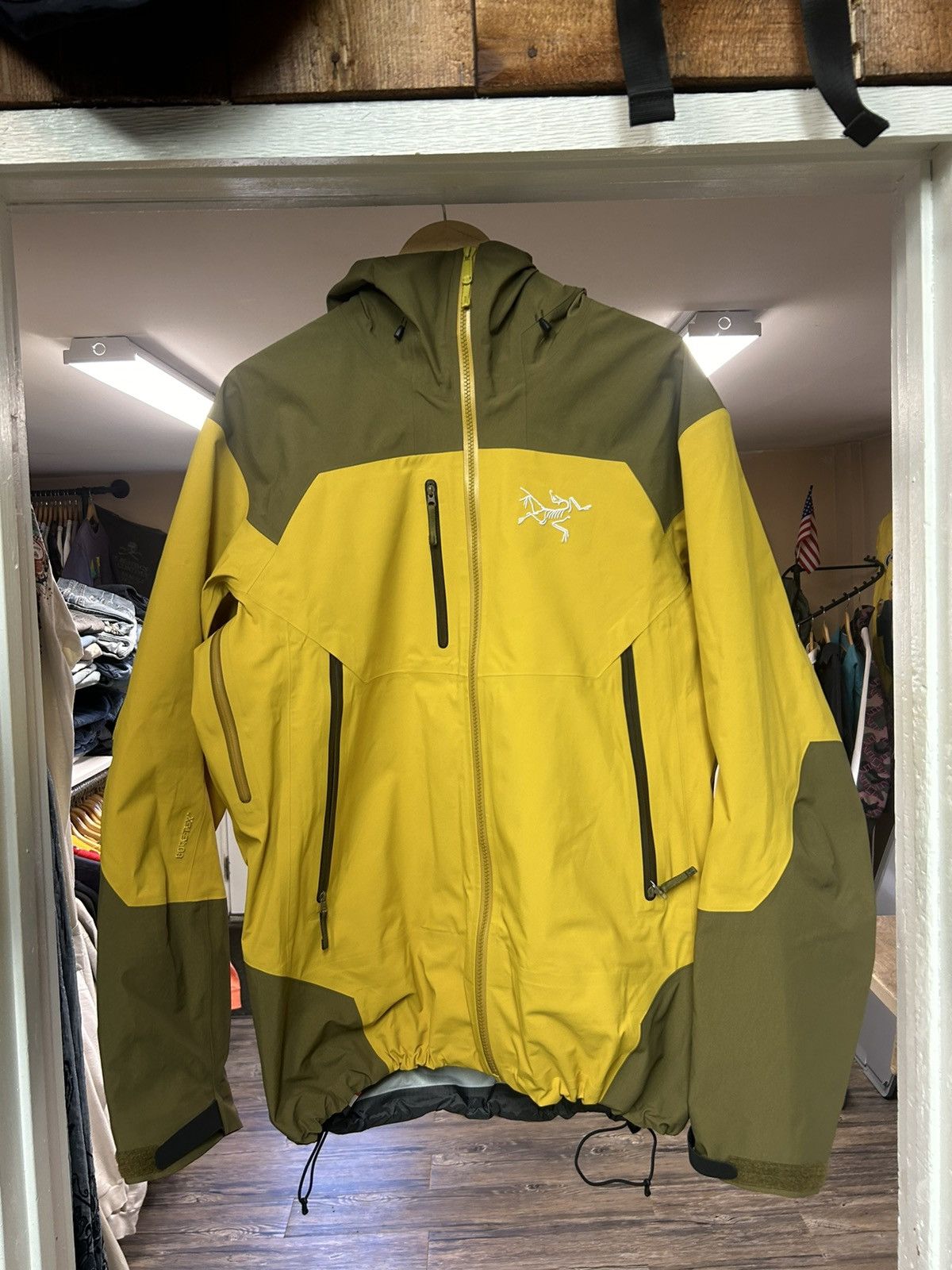 image of Arcteryx Arc’Teryx Zip-Up Hooded Jacket in Yellow/Green, Men's (Size Medium)