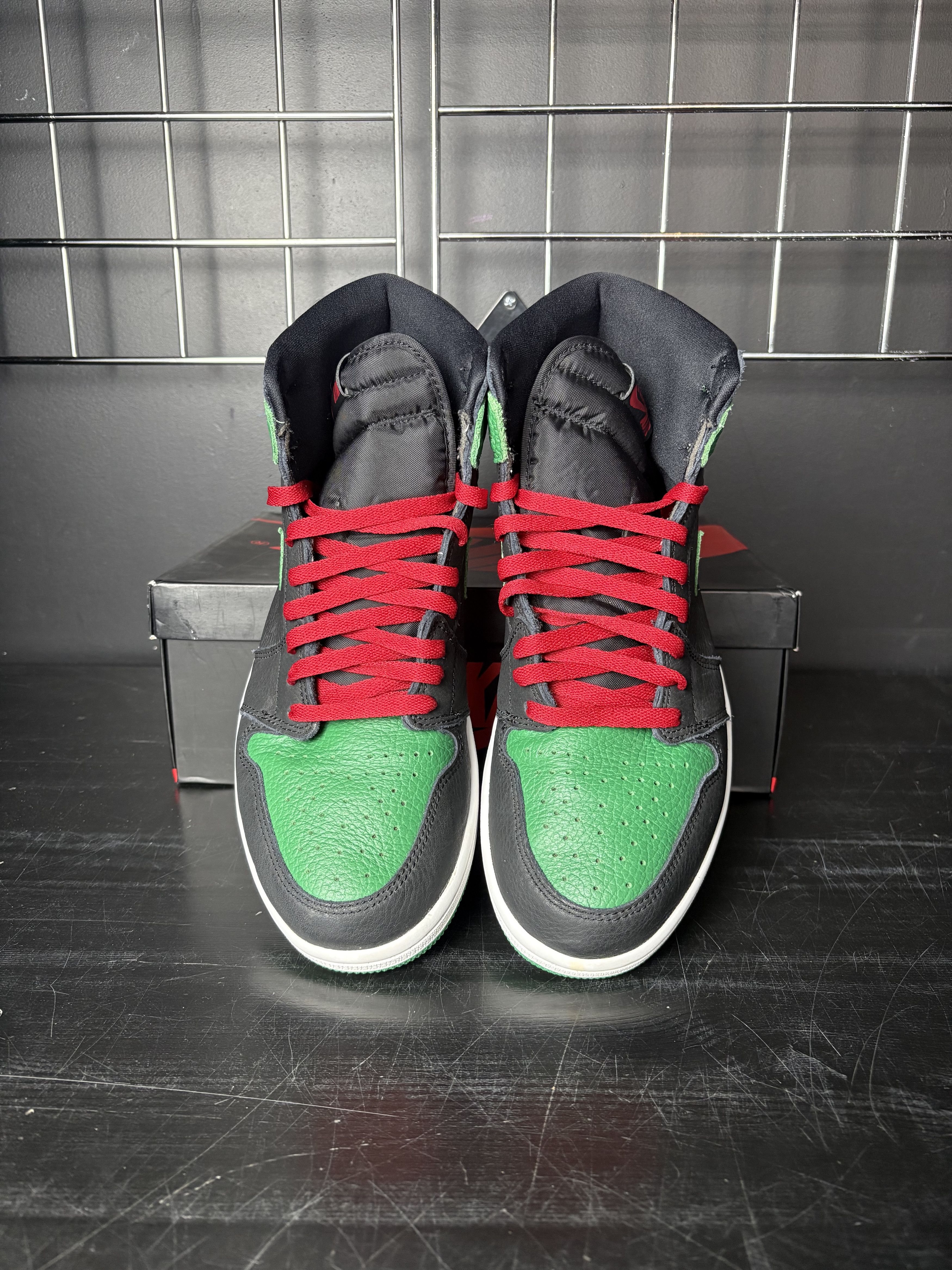 Jordan Brand Air Jordan 1 Retro High "Pine Green Black" **PRE-OWNED** Size US 10.5 / EU 43-44 - 2 Thumbnail