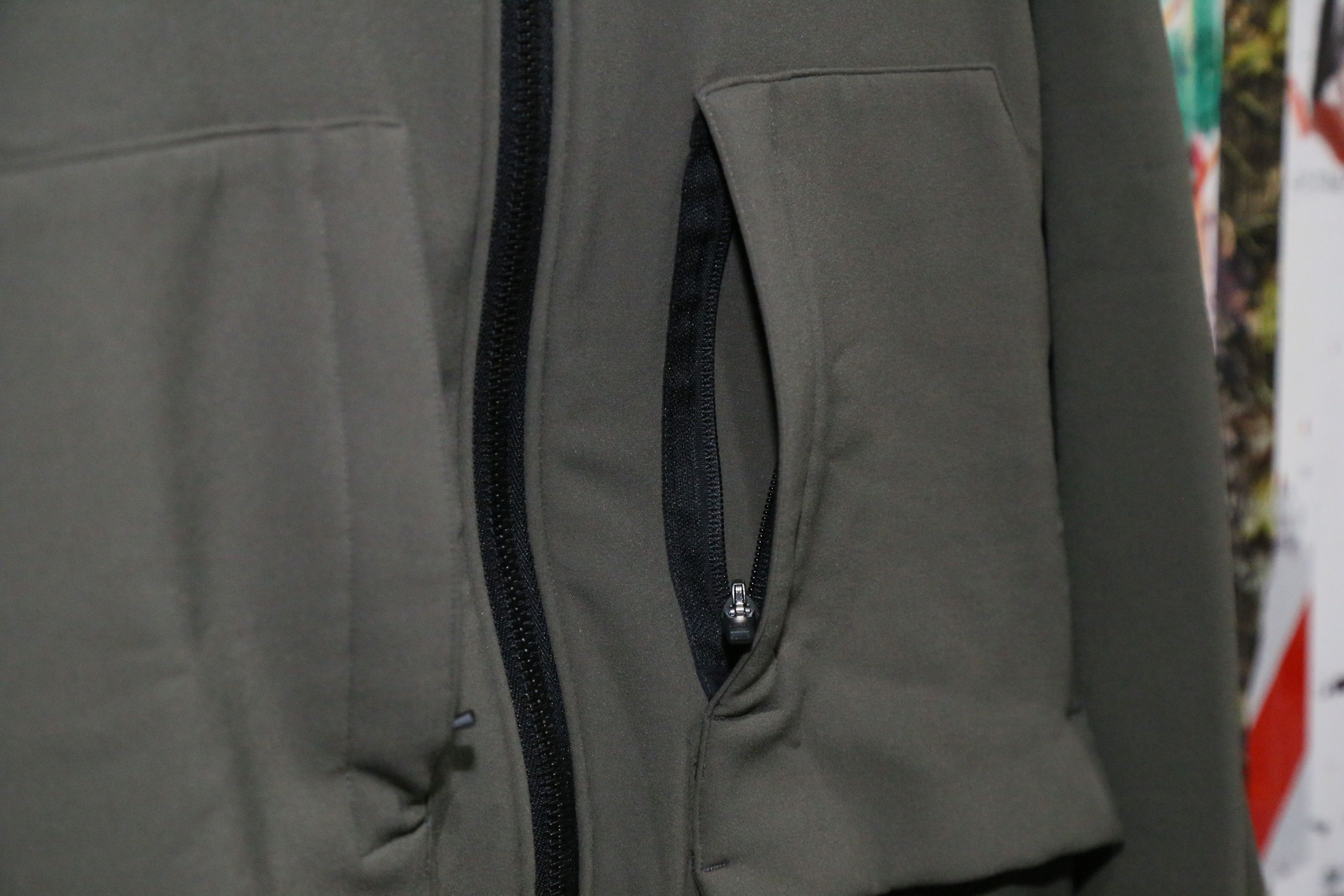 Acronym 2009 SS-J8 Size US L / EU 52-54 / 3 - 8 Thumbnail