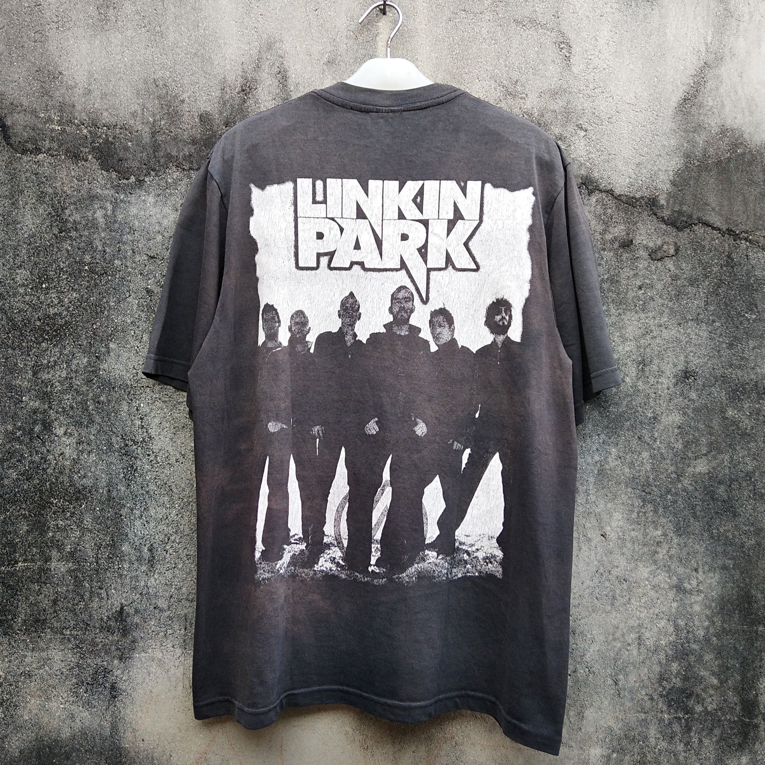 Band Tees Vintage 00s LINKIN PARK Natural Sun Faded Black T-Shirt Size US L / EU 52-54 / 3 - 1 Thumbnail