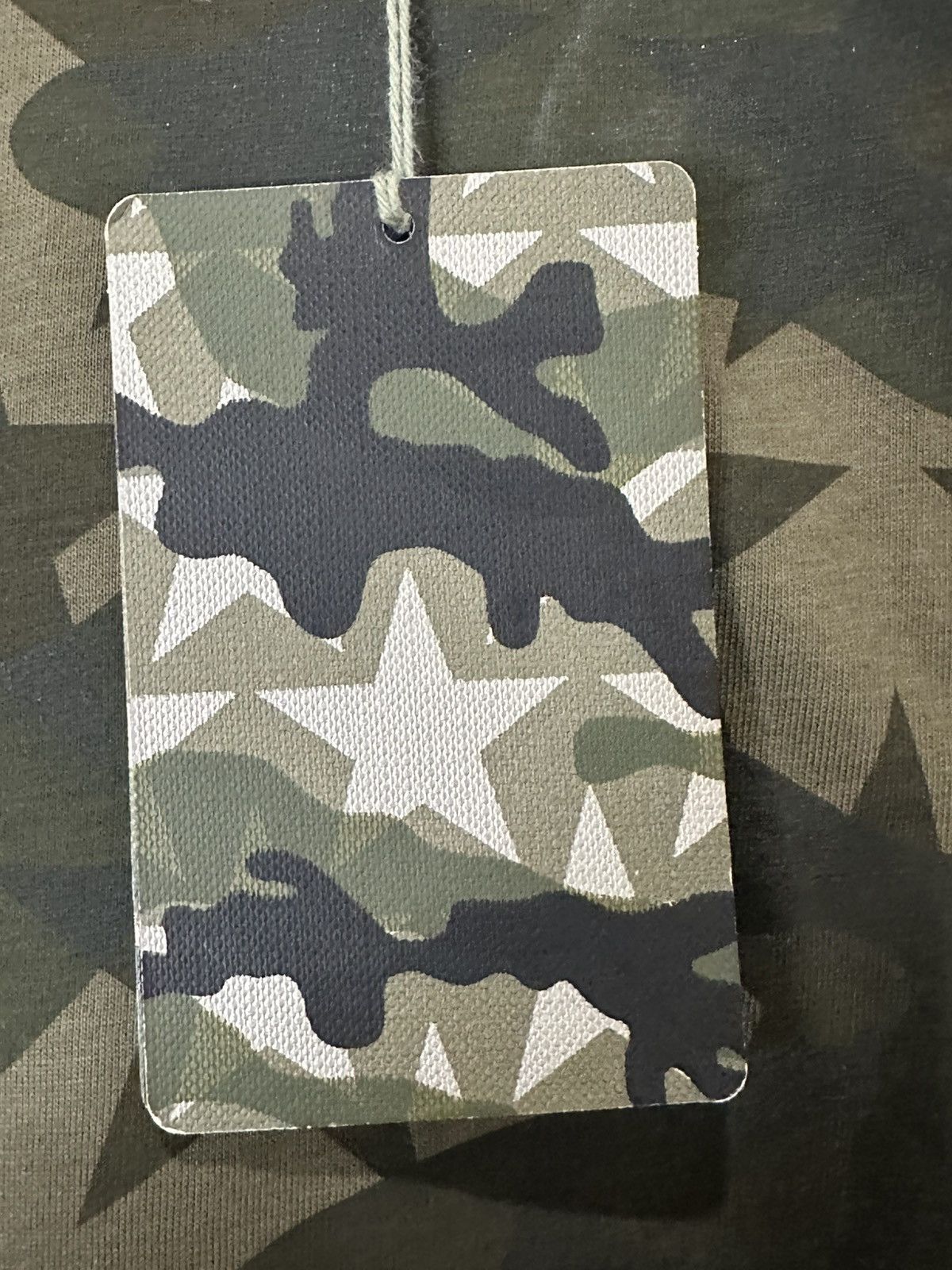 Valentino Valentino Camouflage Star Print T-Shirt Size US L / EU 52-54 / 3 - 7 Thumbnail