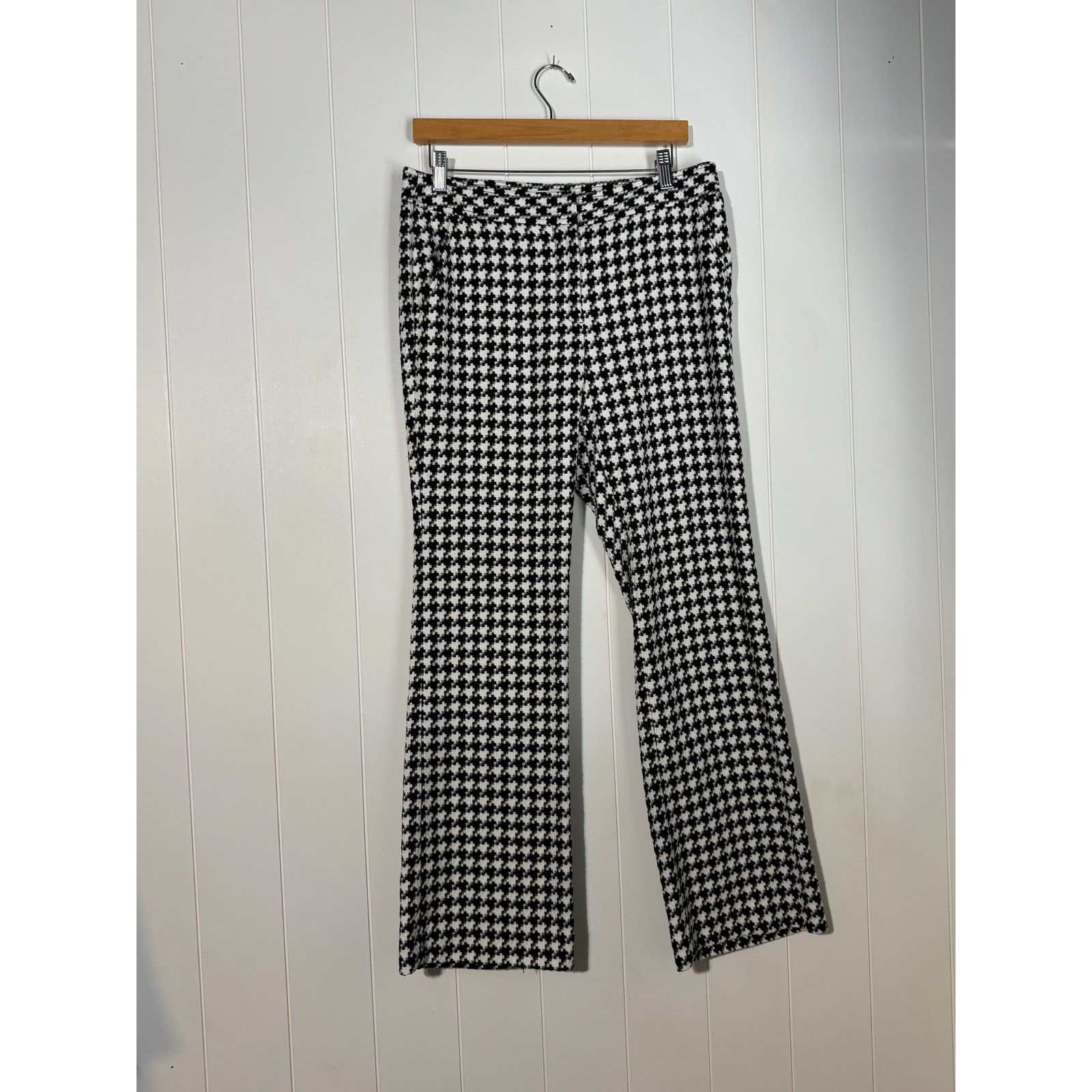 Trina Turk Trina Turk · Houndstooth Flare Pants · Bell Bottom · Size 4 Size 27" / US 4 / IT 40 - 2 Thumbnail
