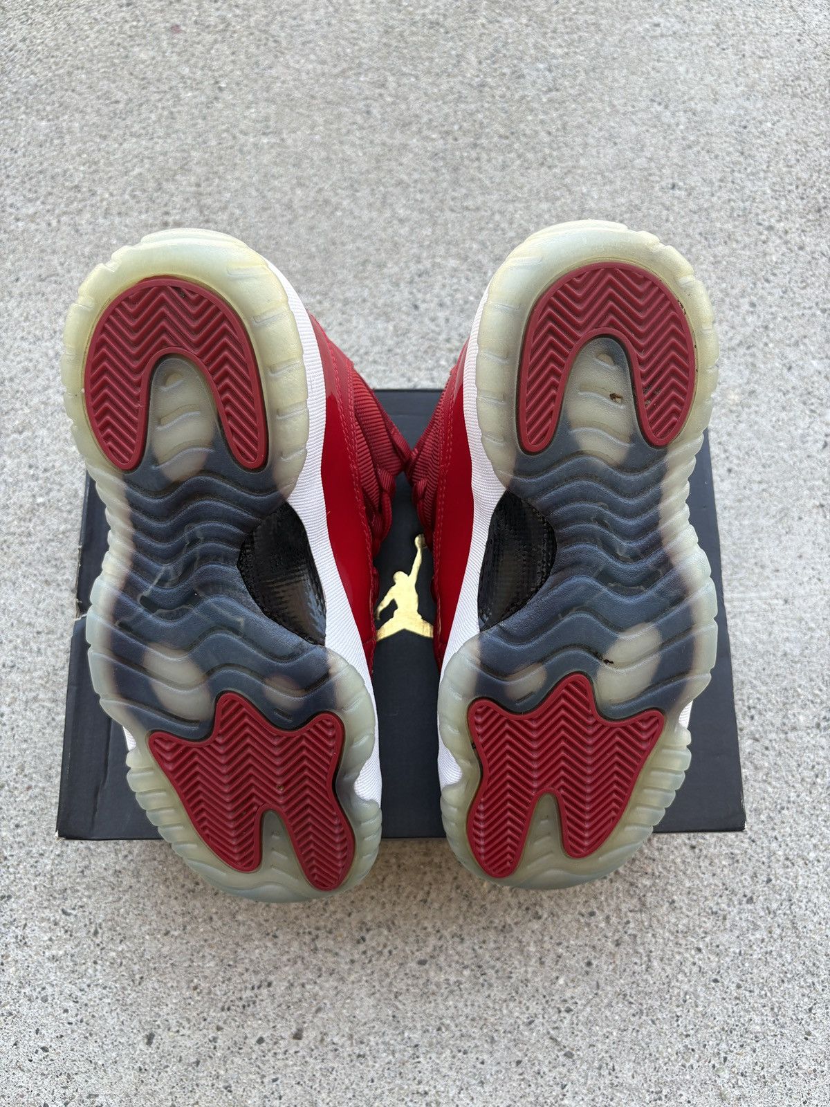 Jordan Brand Jordan 11 Retro “Win Like 96” Size 5Y (GS) Size US 5 / EU 37 - 8 Thumbnail