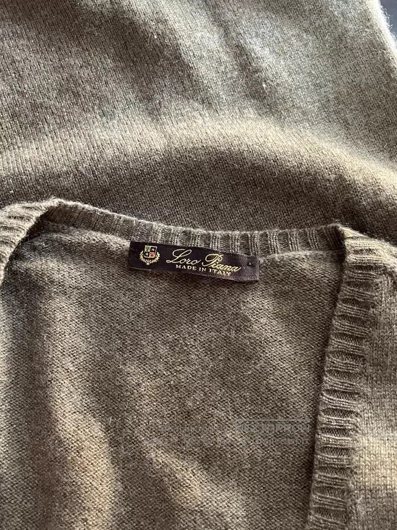 Loro Piana Loro Piana Cashmere V-neck sweater Size XS / US 0-2 / IT 36-38 - 4 Thumbnail
