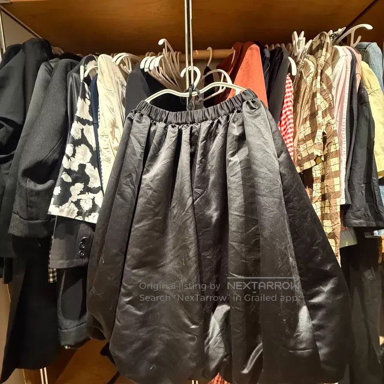 Comme des Garcons Comme des Garcons size M Satin bud skirt, balloon skirt Size 23" - 3 Thumbnail
