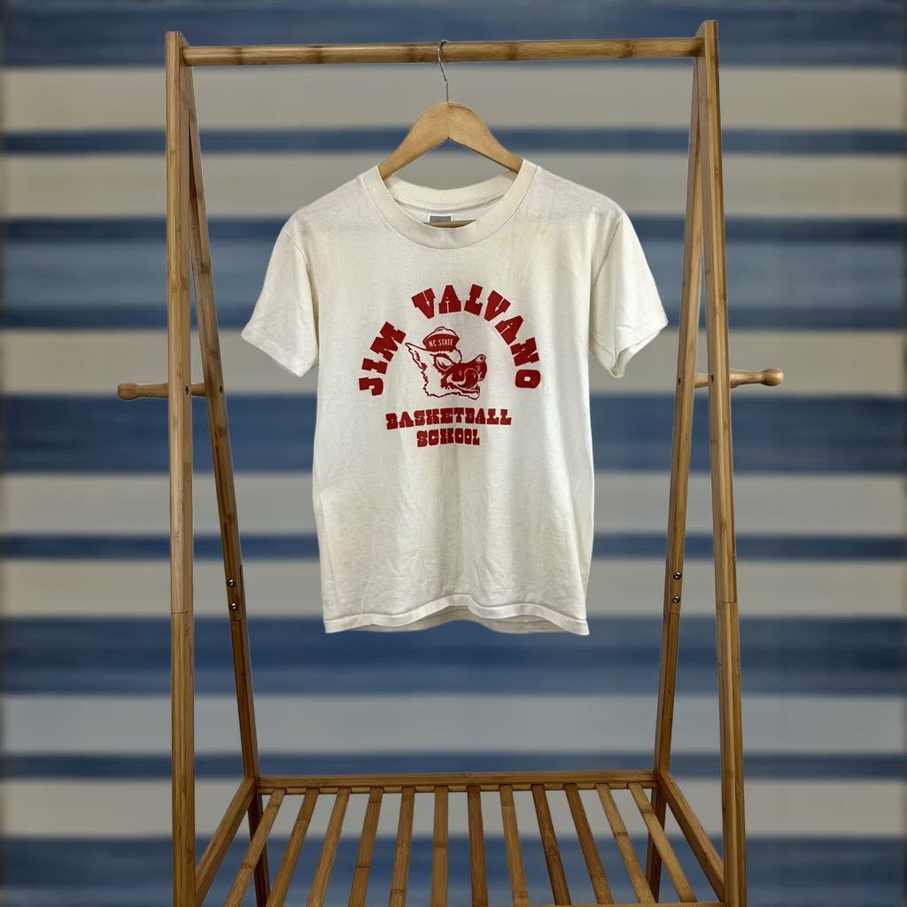 Nike Nike Swoosh T-Shirt Men XS Cream RARE VTG Jim Valvano Basketball School NC State Wolfpacks ACC NCAA Basketball Mens Shirts Size US S / EU 44-46 / 1 - 1 Thumbnail