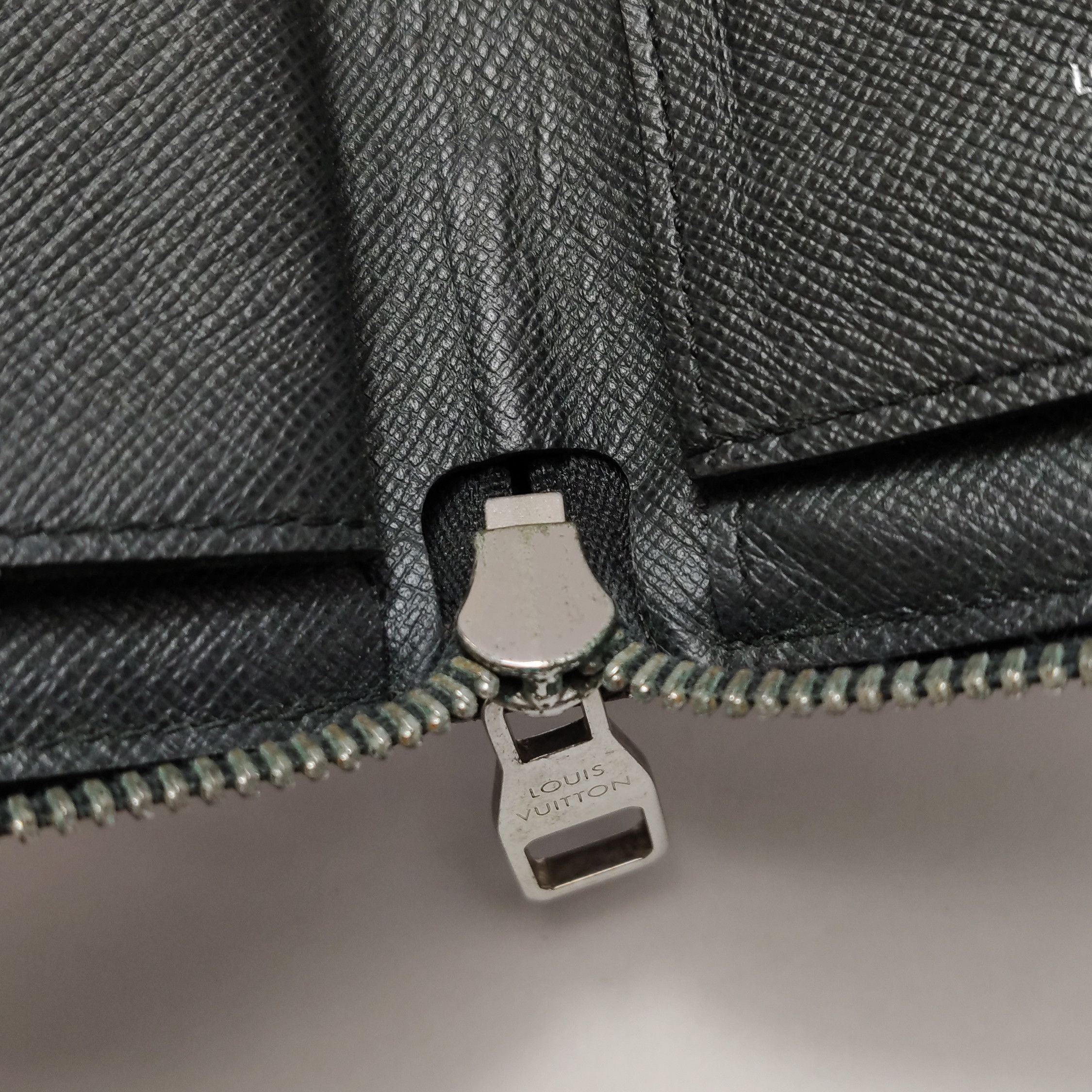 Louis Vuitton Louis Vuitton (LV) Zippy leather solid color zipper embosse Size ONE SIZE - 3 Thumbnail