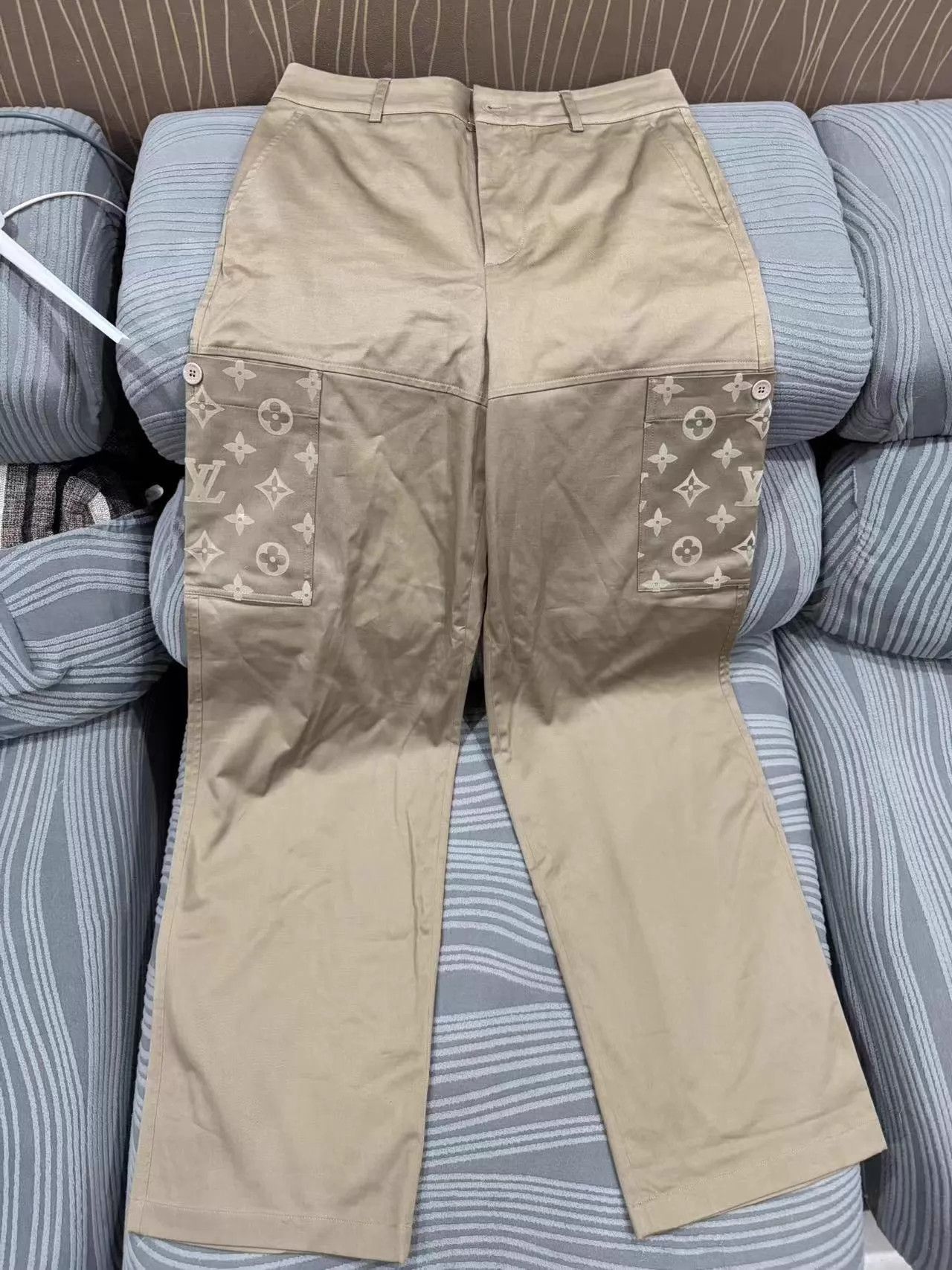 Louis Vuitton Beige Cargo Pants with Patterned Pockets Size 30 Size US 30 / EU 46 - 1 Thumbnail