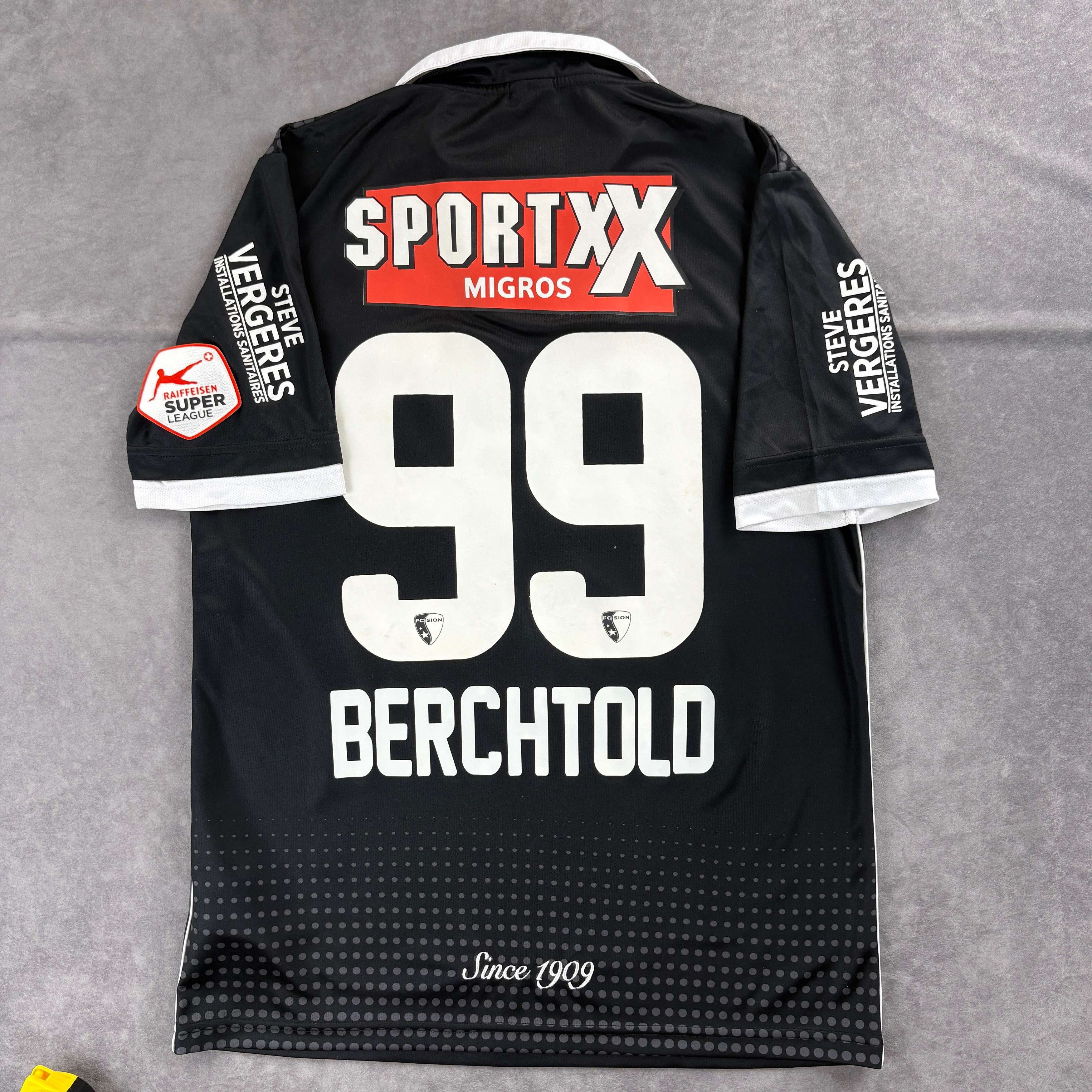 Errea Sion II 2016-17 Errea GK Noah Berchtold football jersey sz L Size US L / EU 52-54 / 3 - 1 Thumbnail