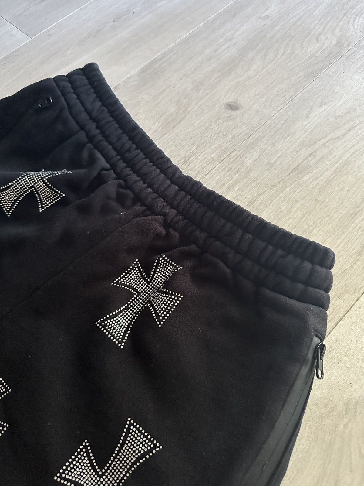 Unknown London Unknown London Cross Size L Shorts Size US 33 - 4 Thumbnail