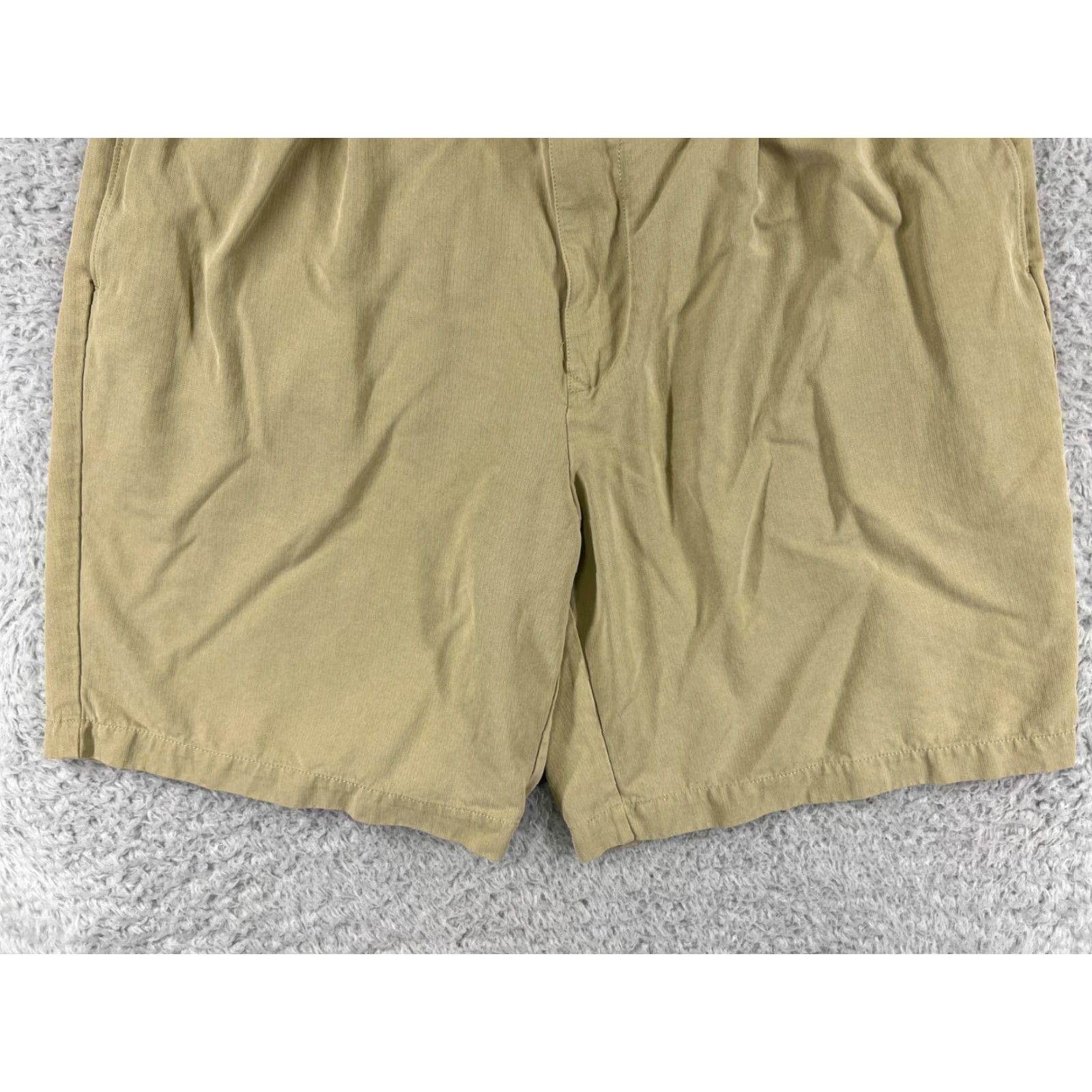 Tommy Bahama Tommy Bahama Shorts Mens 36 Beige Silk Pleated Front Comfort Waist Bermuda Beach Aloha 90s Mens Size US 36 / EU 52 - 4 Thumbnail