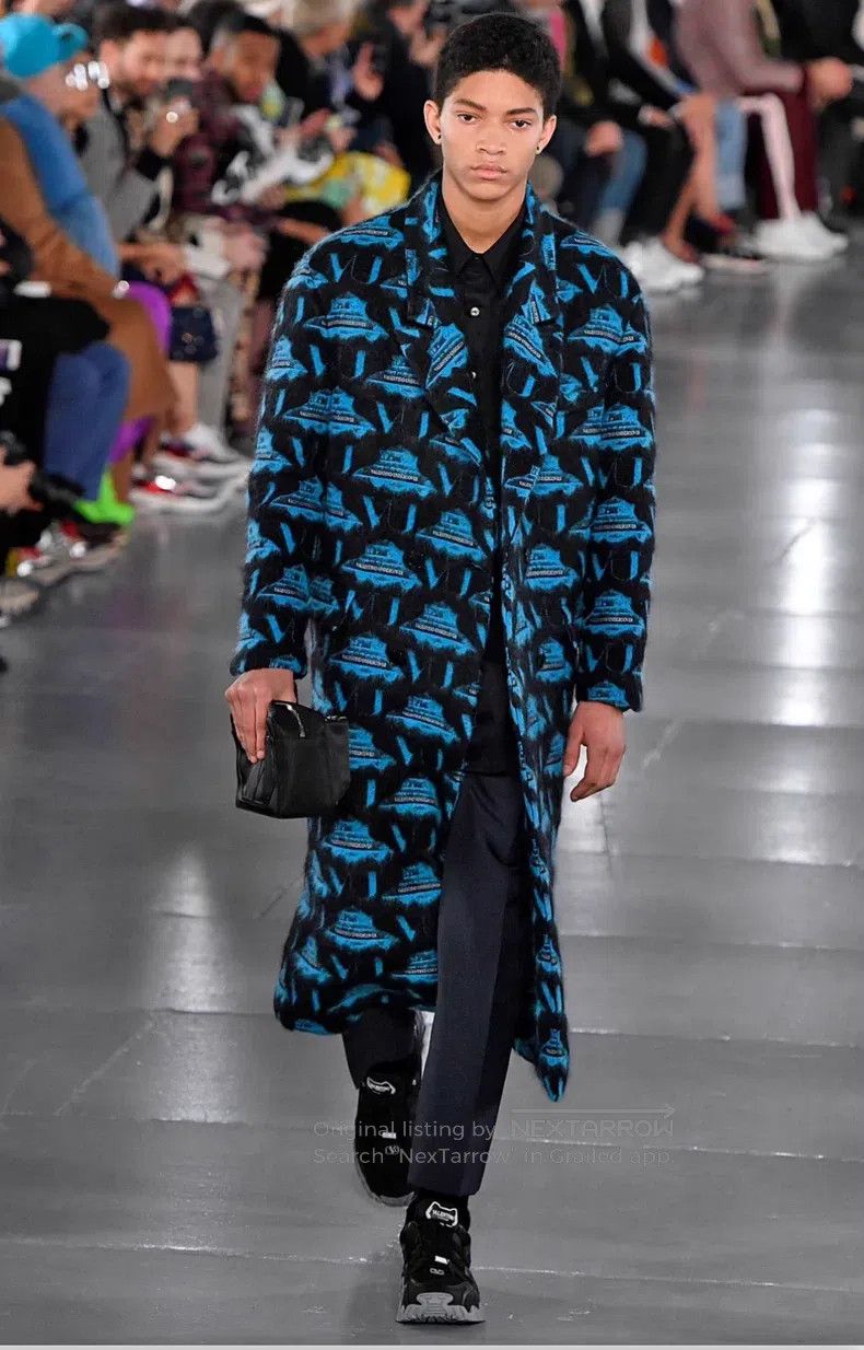 Valentino Valentino Blue mohair coat Size US S / EU 44-46 / 1 - 1 Thumbnail