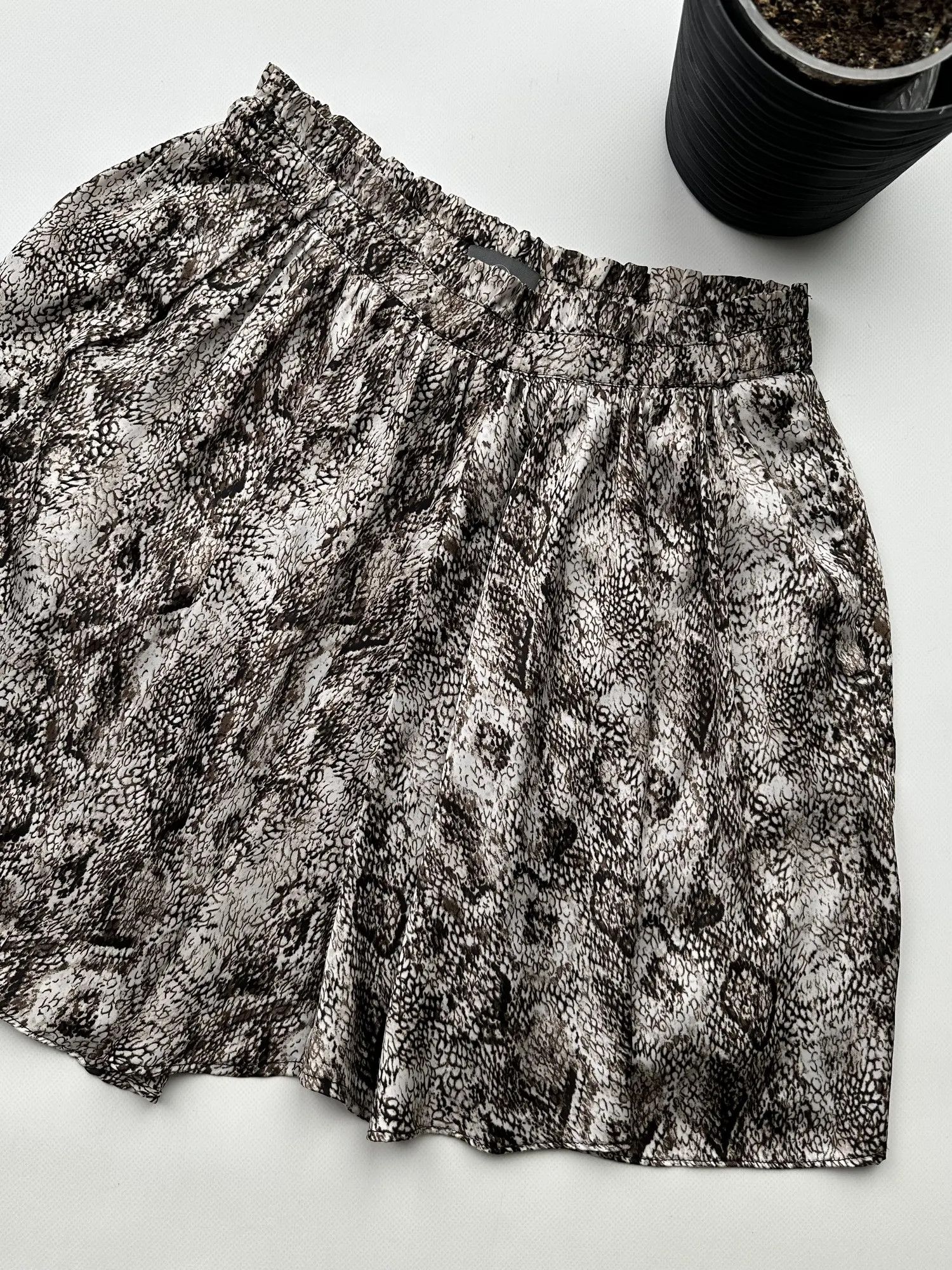 Alexander McQueen Alexander McQueen Vintage Printed Mini Skirt (224) Size 28" / US 6 / IT 42 - 3 Thumbnail