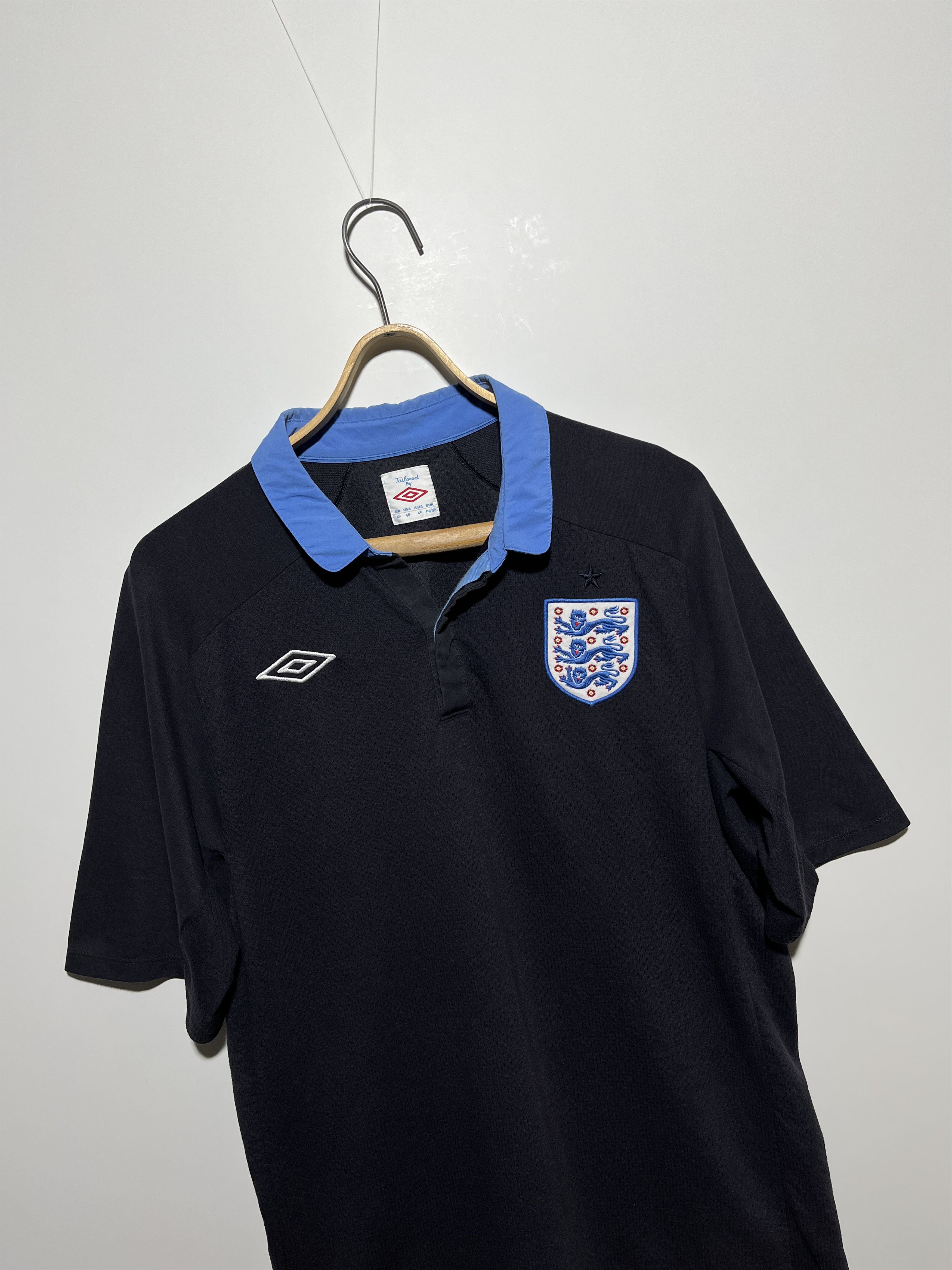Umbro Umbro England National Team 2011-2013 Away Football Jersey Size US XL / EU 56 / 4 - 3 Thumbnail