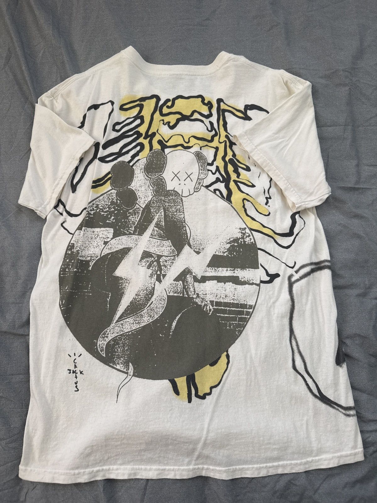 Fragment Design × Kaws × Travis Scott Cactus Jack X Kaws X Fragment Tee Size US M / EU 48-50 / 2 - 2 Thumbnail