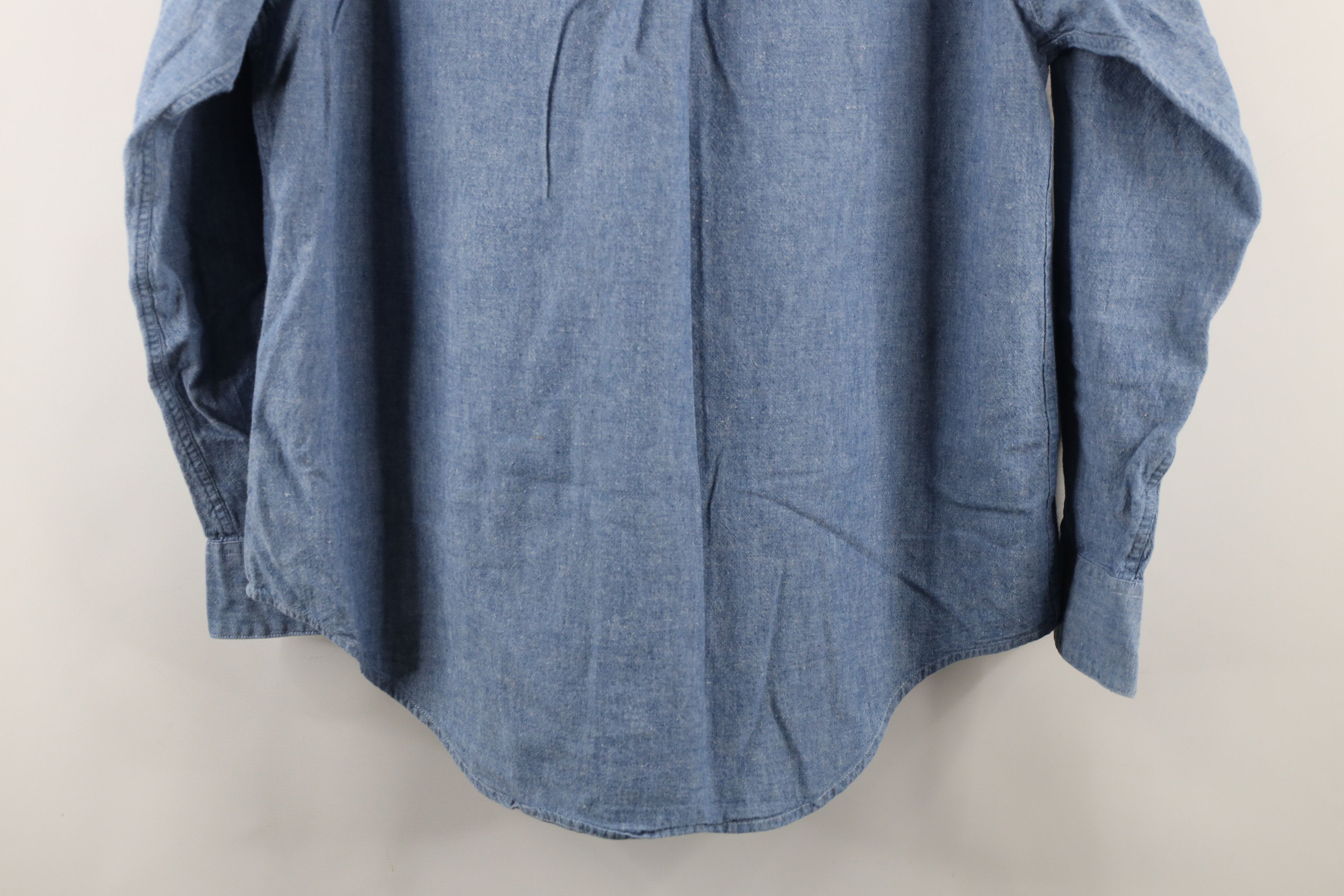 Izod × Vintage Vintage 90s Izod Spell Out Crest Chambray Button Down Shirt Size US M / EU 48-50 / 2 - 9 Thumbnail