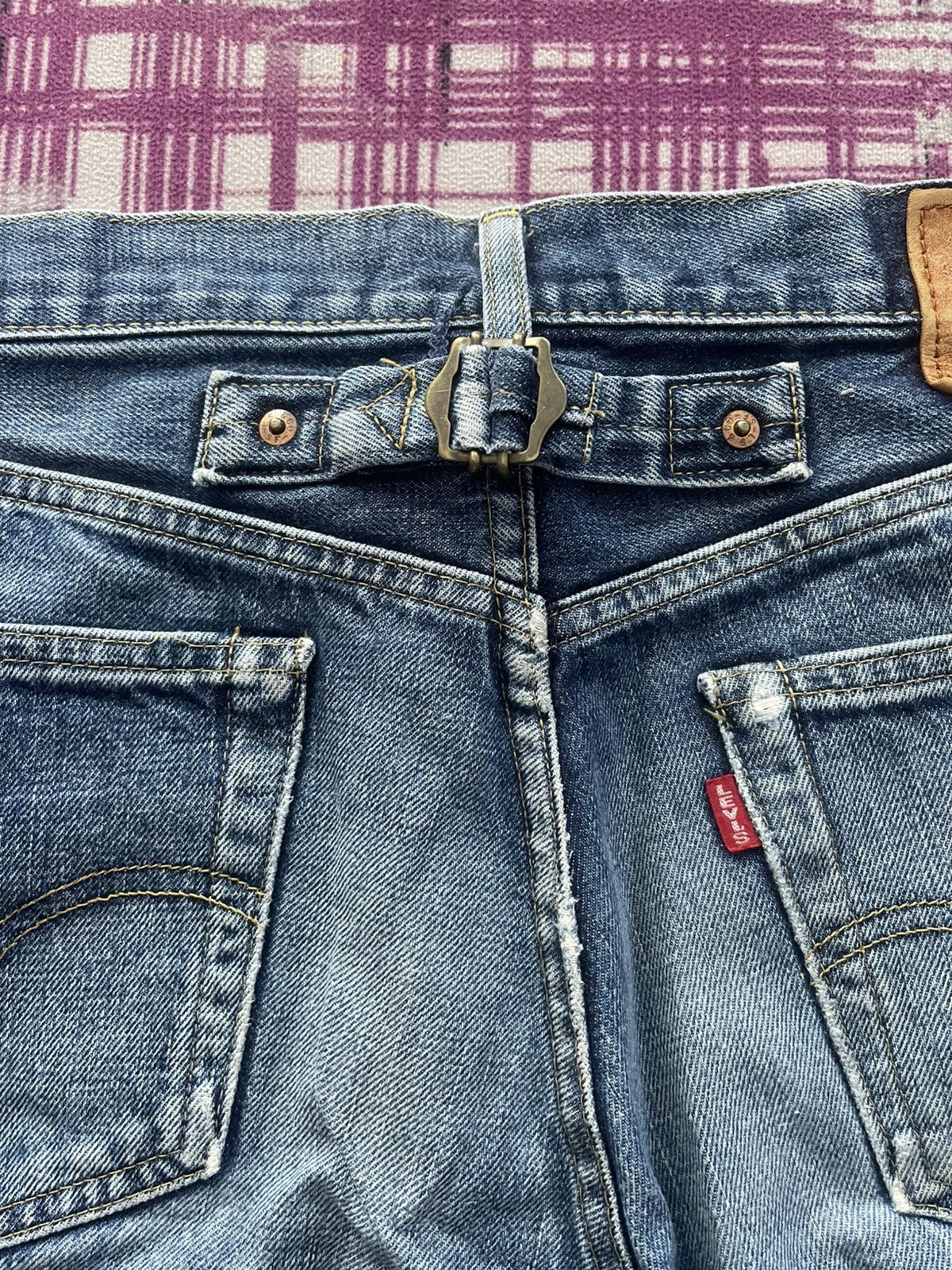 Levi's × Vintage VINTAGE DISTRESSED LEVI’S BIG’E’ 702 BUCKLE BACK SELVEDGE Size US 35 - 13 Thumbnail