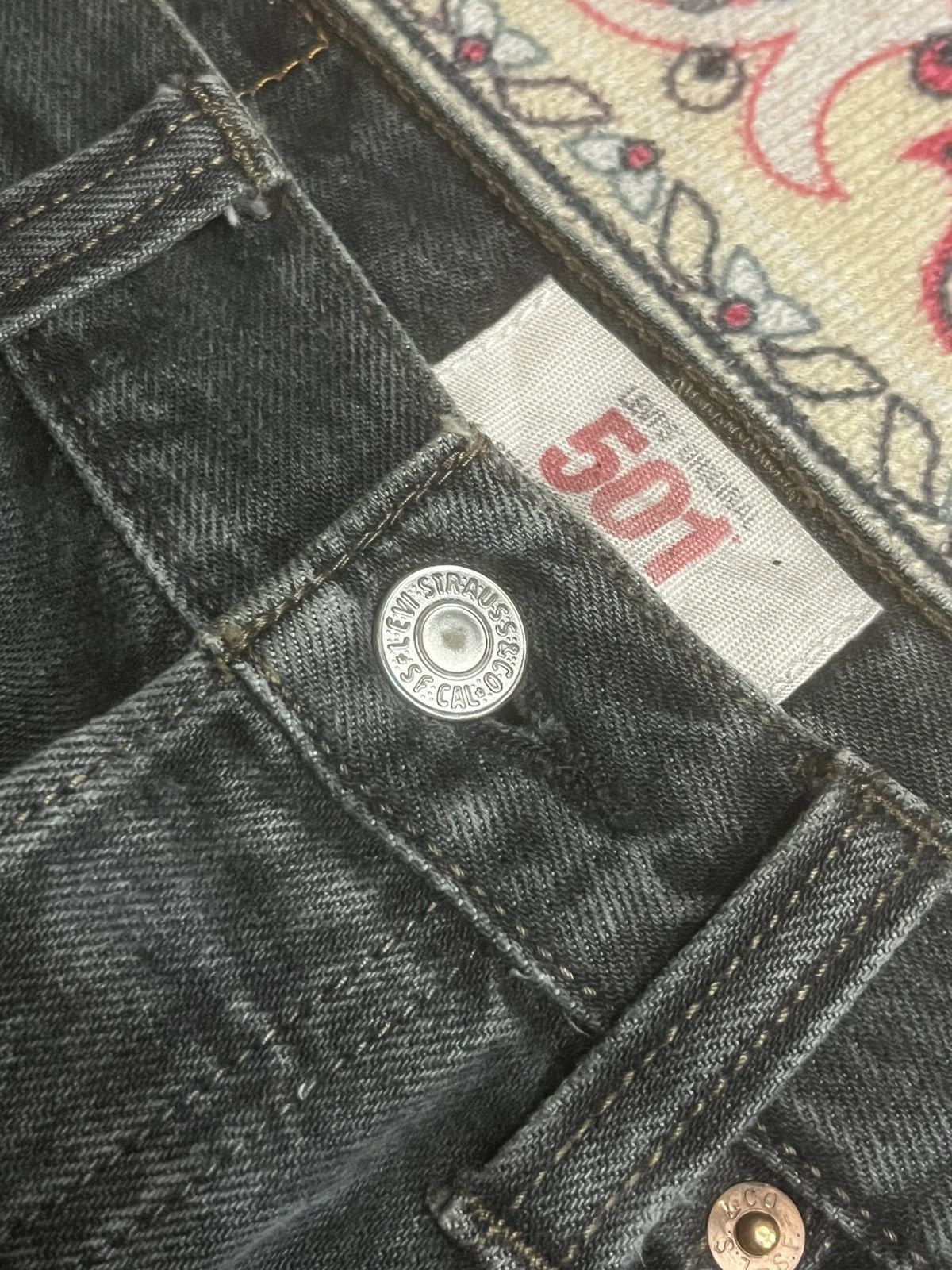 Levi's Vintage Y2K Levi’s 501 Black Faded Washed Frayed Leg Jeans Size US 29 - 7 Thumbnail
