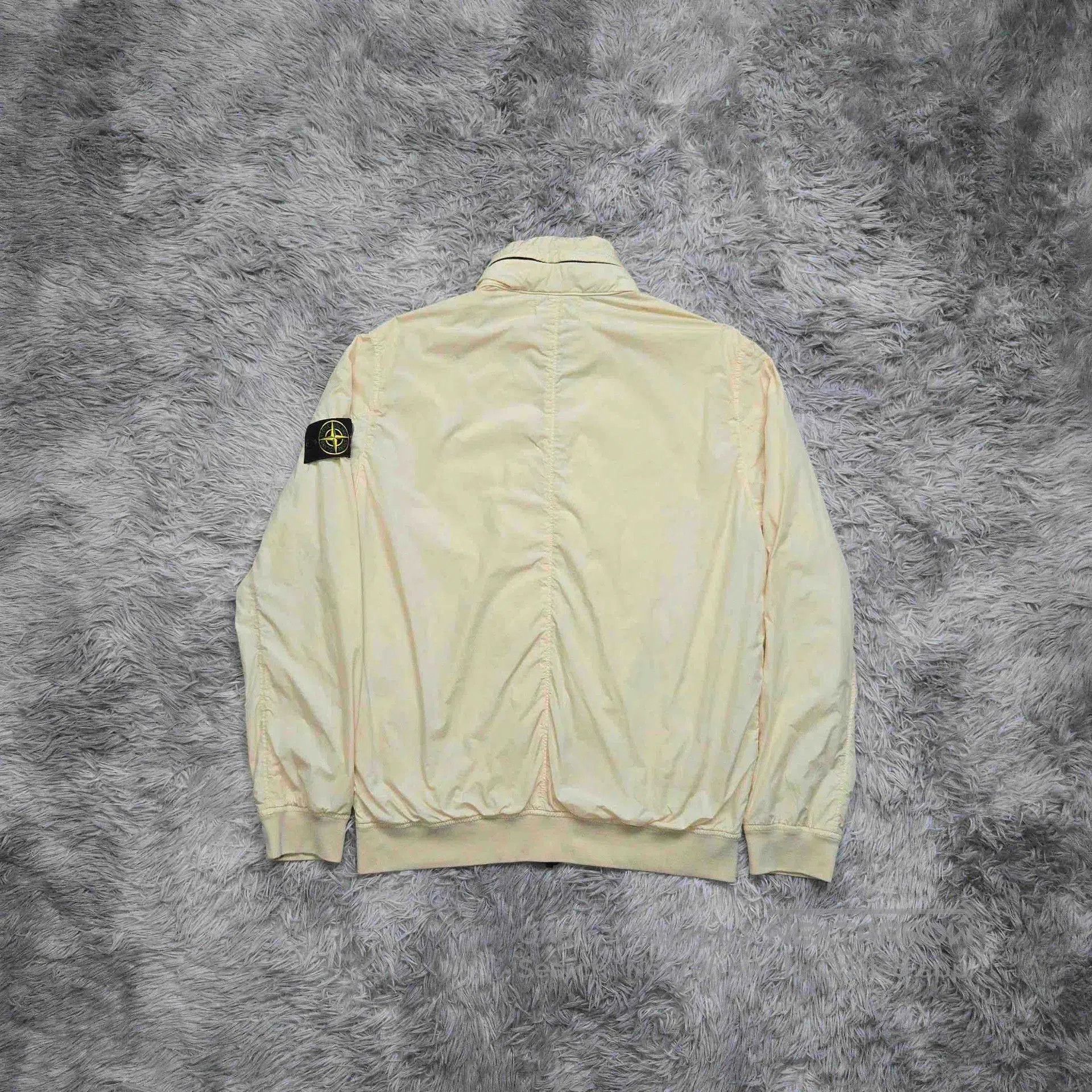 Stone Island stone island cream yellow half. Size US L / EU 52-54 / 3 - 2 Thumbnail