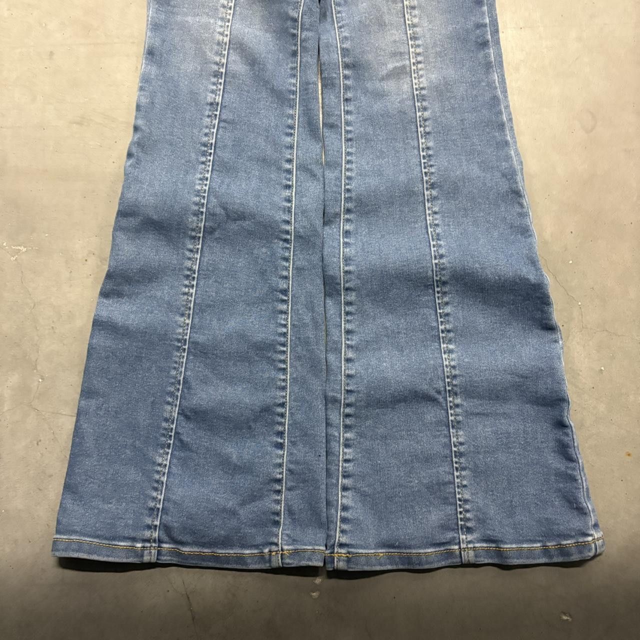 Vintage Crazy Vintage Y2K/2000s Flared High Waisted Medium Wash Denim Jeans! Size US 28 / EU 44 - 3 Thumbnail