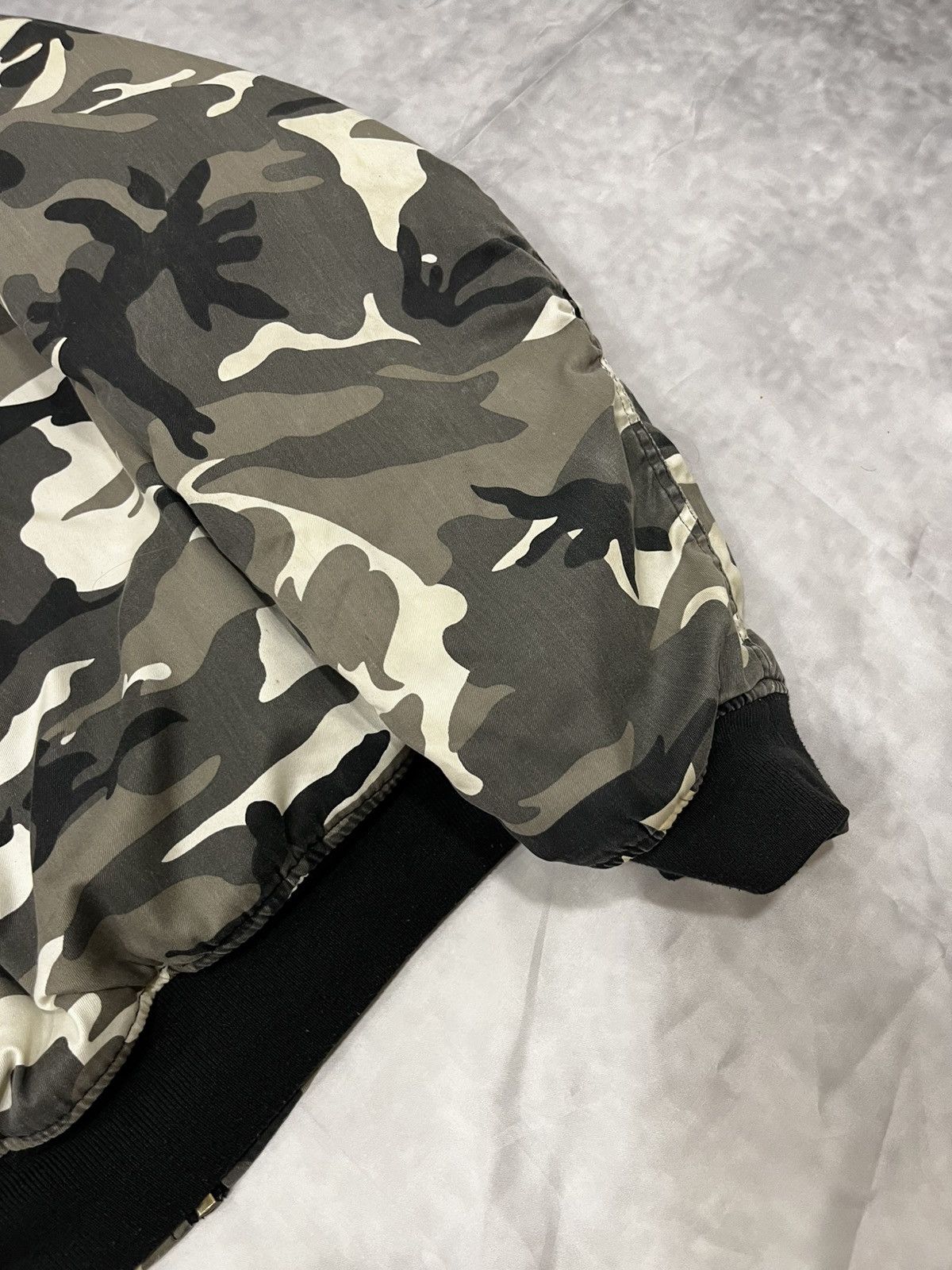 Vintage Vintage Camouflage Military Style Reversible Bomber Jacket Size US XL / EU 56 / 4 - 11 Thumbnail