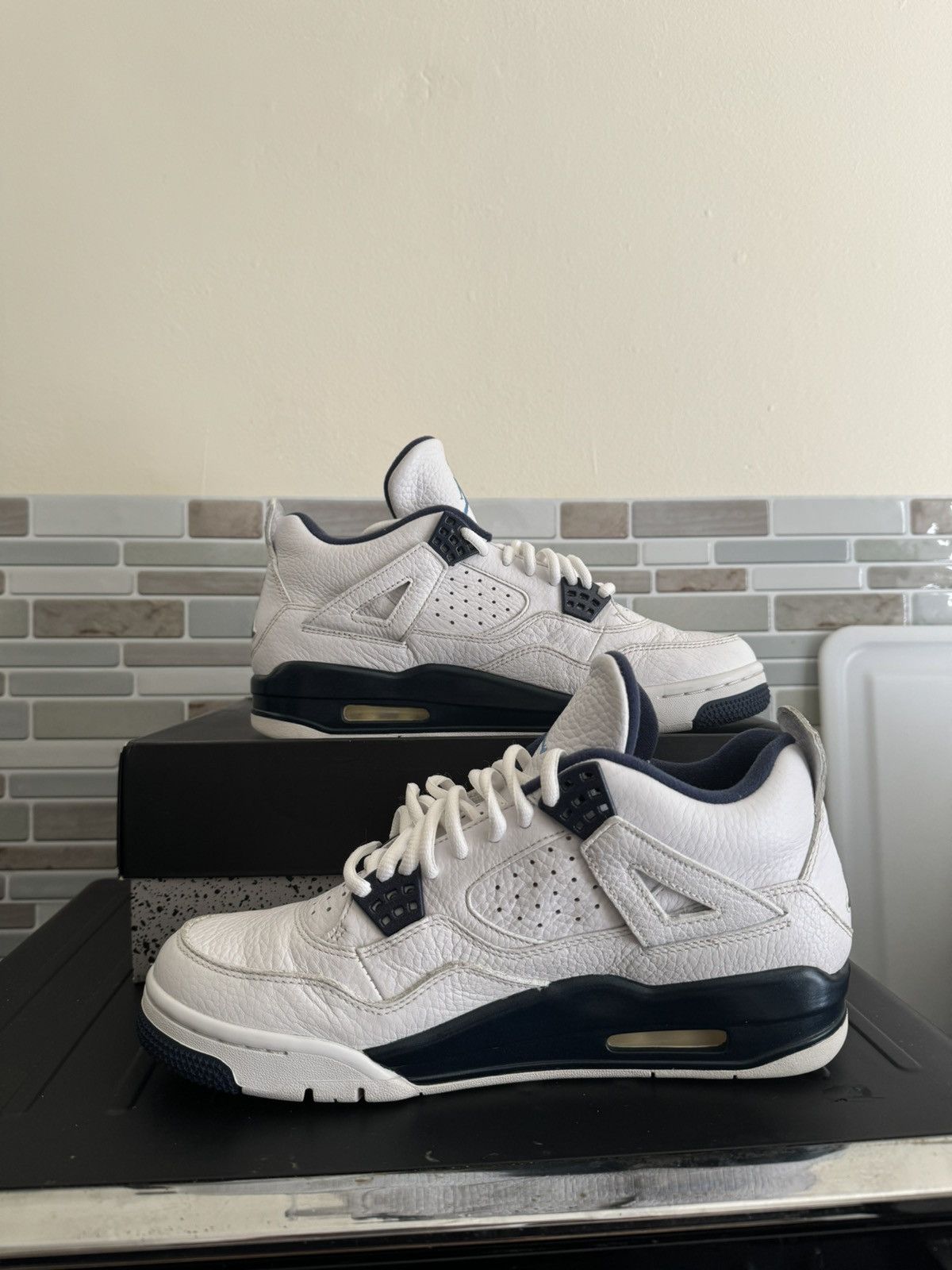 Jordan Brand Jordan 4 Retro Columbia Size US 9 / EU 42 - 2 Thumbnail