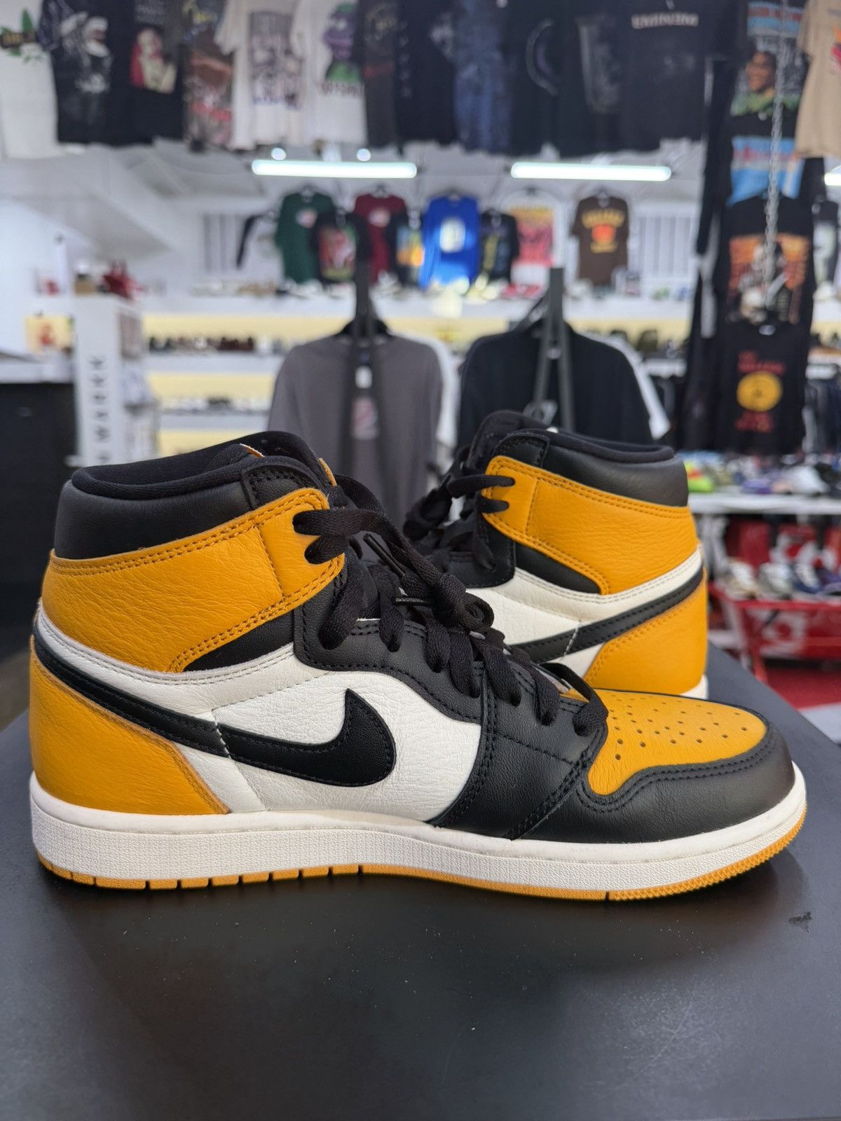 Jordan Brand Air Jordan 1 Taxi Size 9 (2022) Size US 9 / EU 42 - 3 Thumbnail
