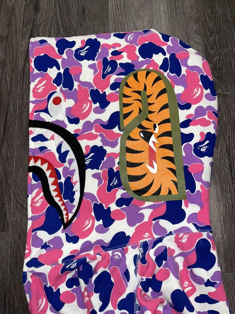 Bape GUANGZHOU Store Camo Shark Full Zip Hoodie (2025) Size US XXL / EU 58 / 5 - 1 Thumbnail