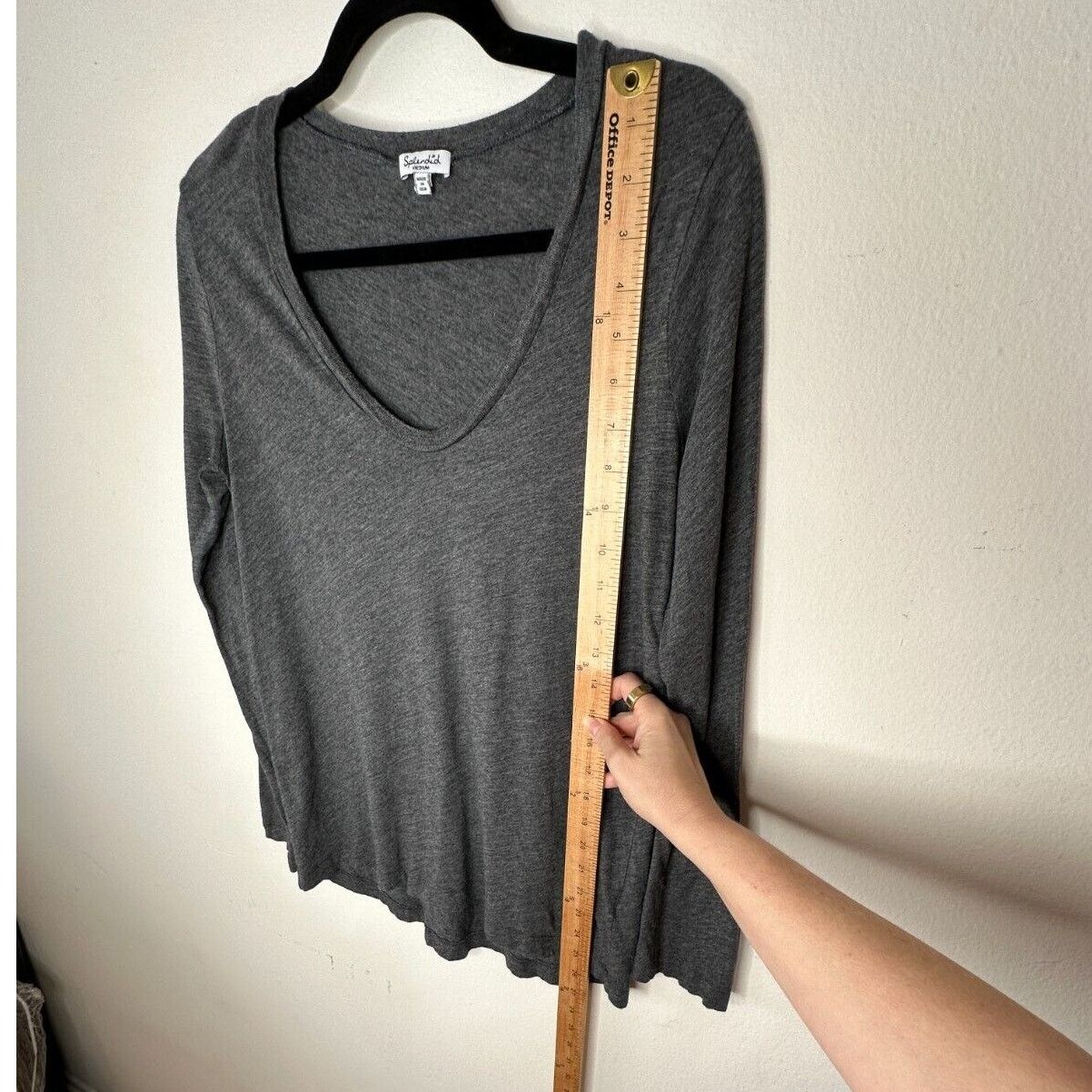 Splendid Splendid Gray Light Long Sleeve Deep VNeck Sweater Top Med Size M / US 6-8 / IT 42-44 - 9 Thumbnail