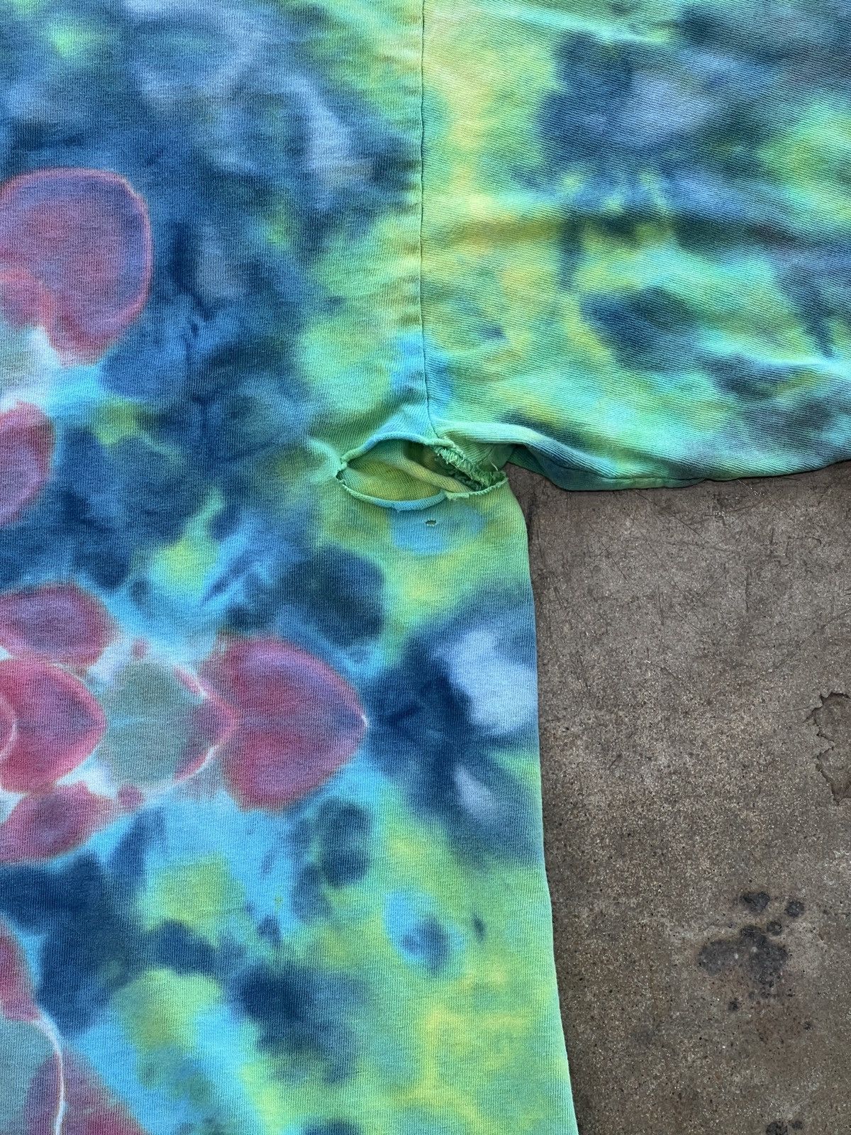 Vintage Vintage 90s Thrashed Heat Spot Tie Dye Patterned Tee 2XL Size US XXL / EU 58 / 5 - 9 Thumbnail