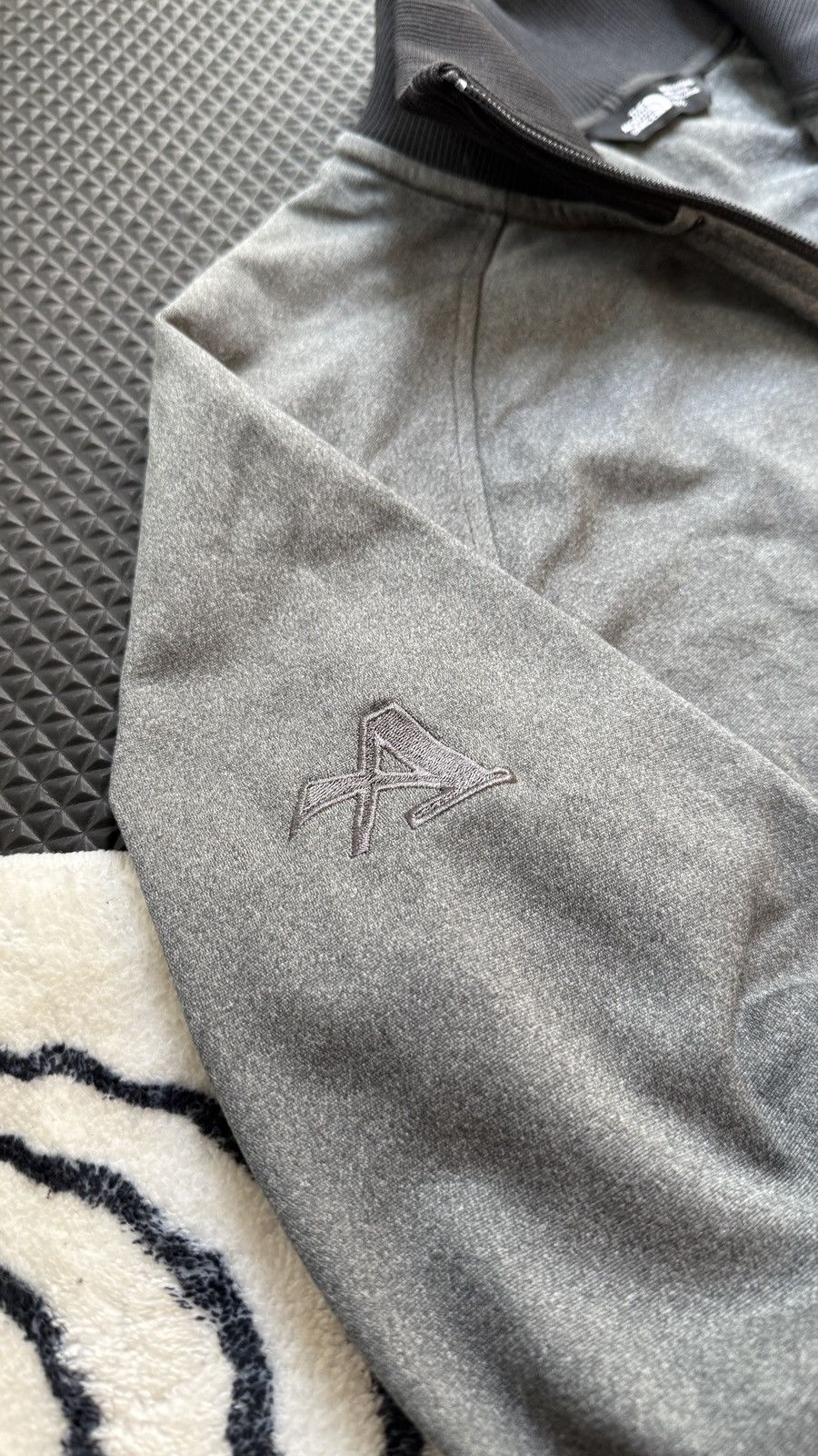 The North Face The North Face Grey/Black Full Zip Jacket (L / Women XL) Size US L / EU 52-54 / 3 - 6 Thumbnail