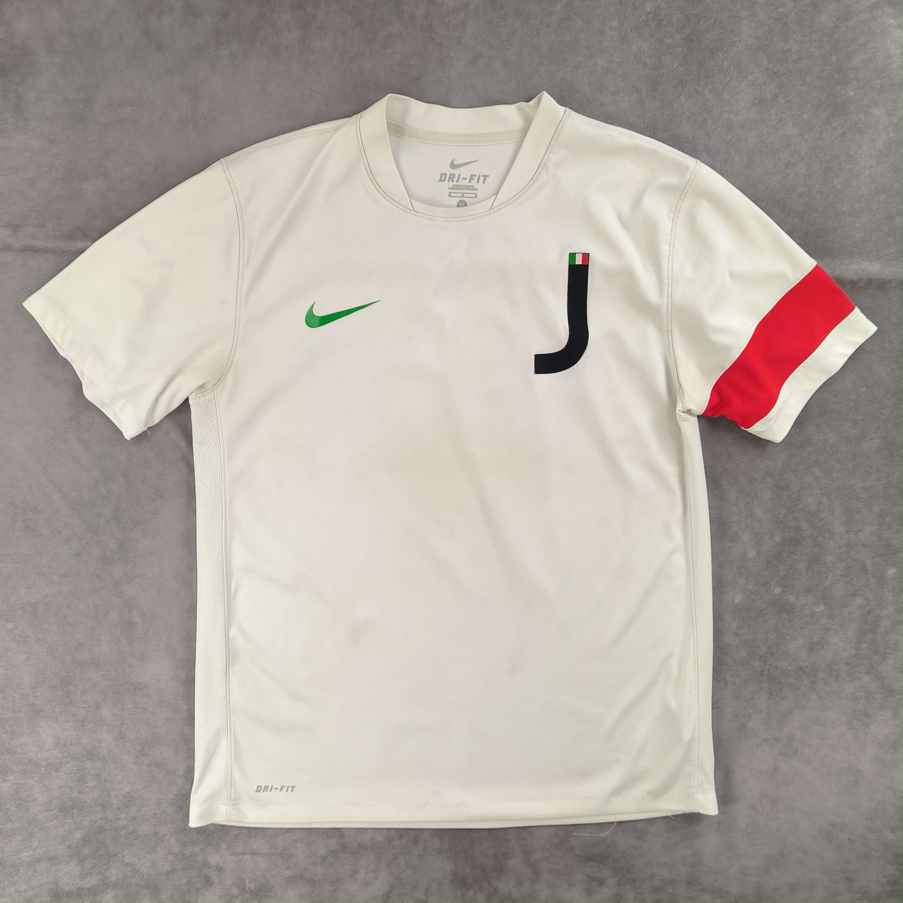 Nike Juventus 2010-11 Nike training football jersey shirt size M Size US M / EU 48-50 / 2 - 1 Thumbnail