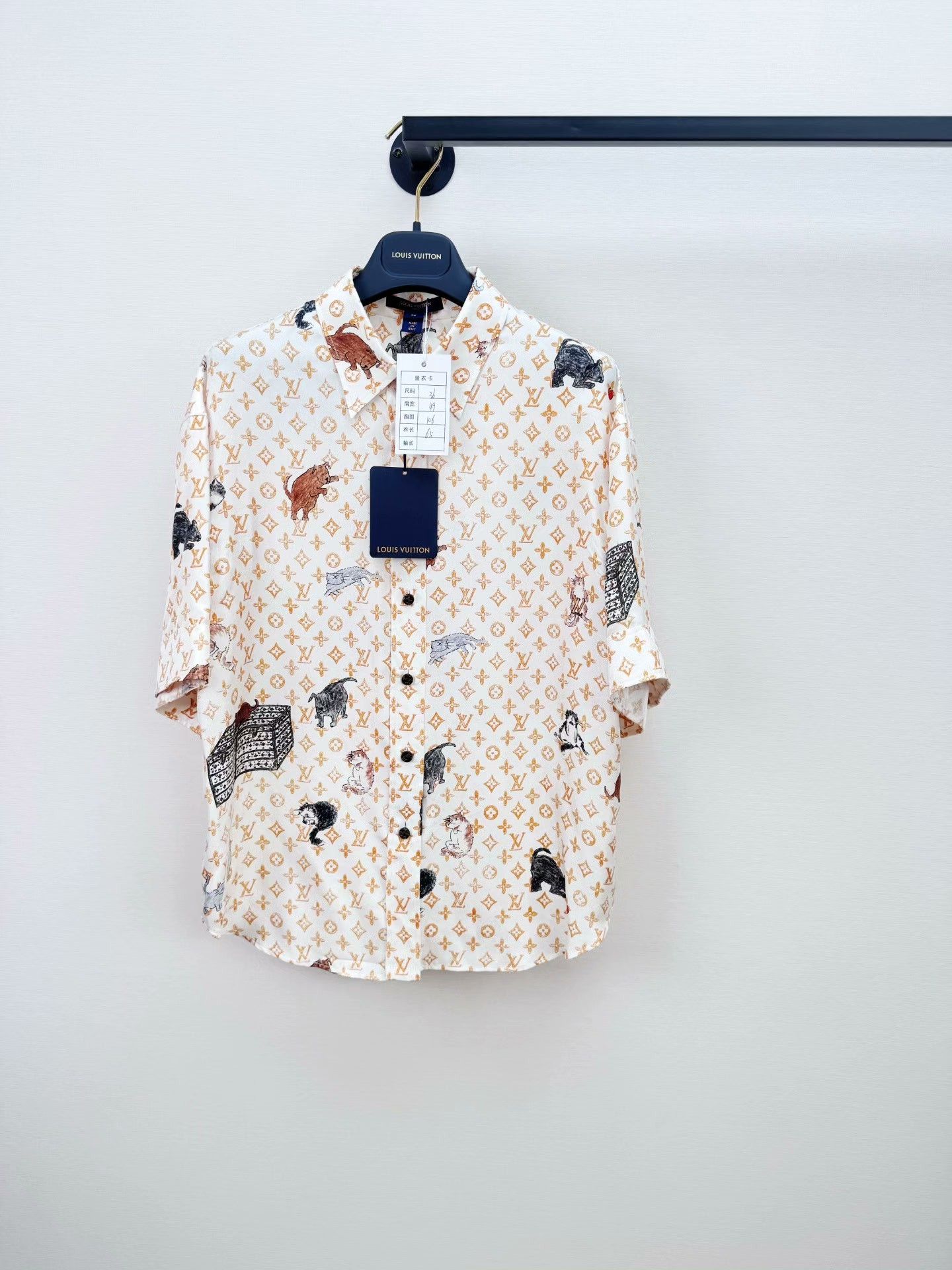 Louis Vuitton Louis Vuitton New Tagged Short Sleeve Shirt Size US XS / EU 42 / 0 - 1 Thumbnail