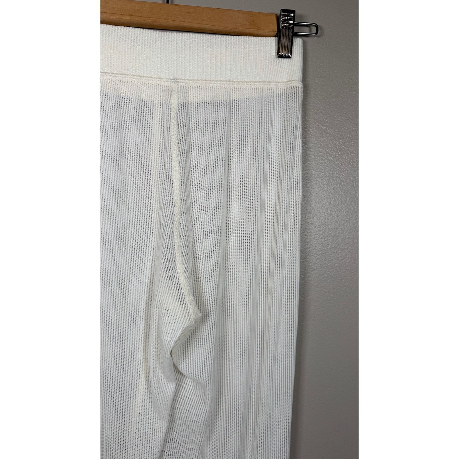Alo Yoga NWOT Alo Yoga Striped Mesh Tropical Nights Flare Pant size S Size 27" / US 4 / IT 40 - 10 Thumbnail