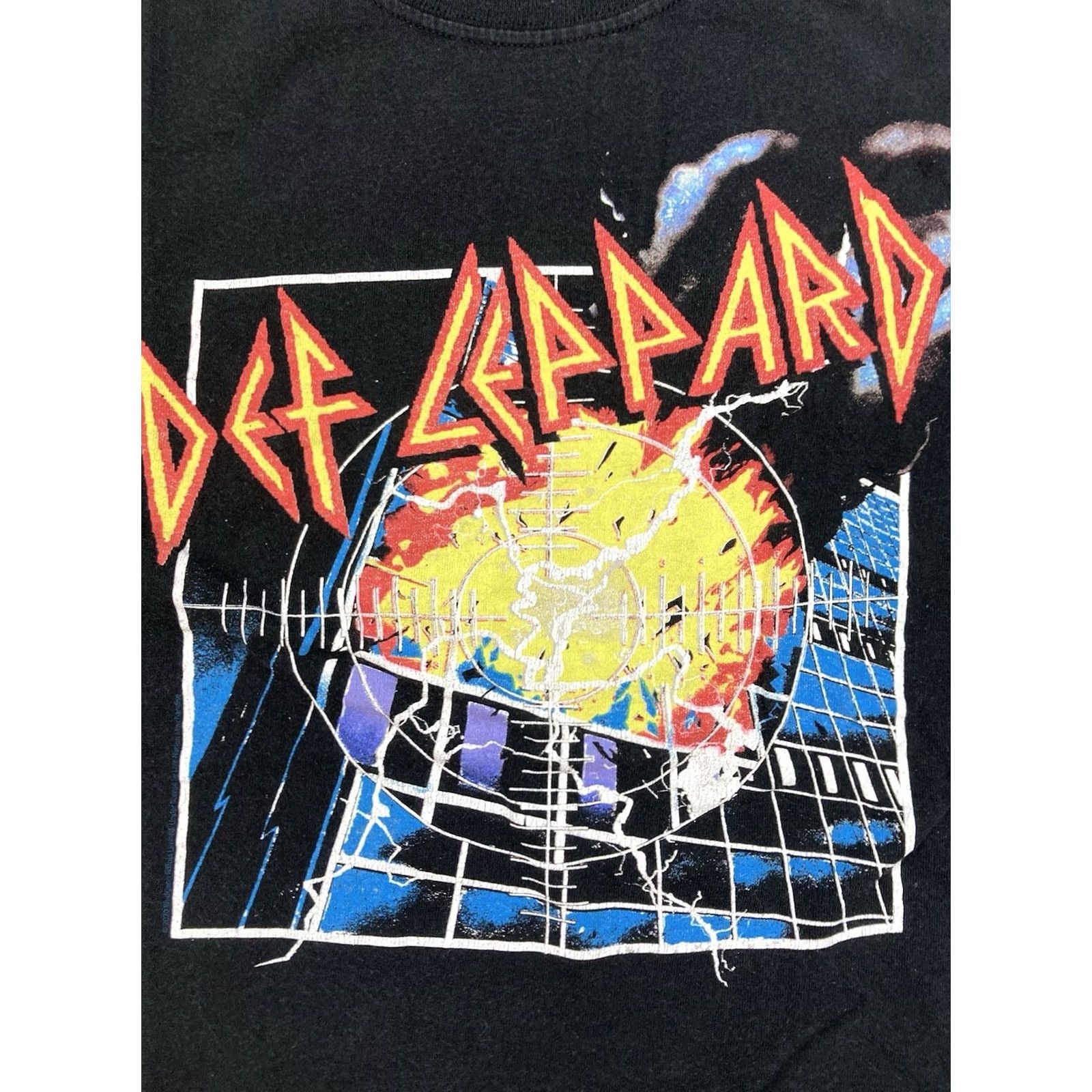 Vintage VINTAGE Def Leppard Graphic T-shirt Women Small Black Short Sleeve Music Size S / US 4 / IT 40 - 2 Thumbnail