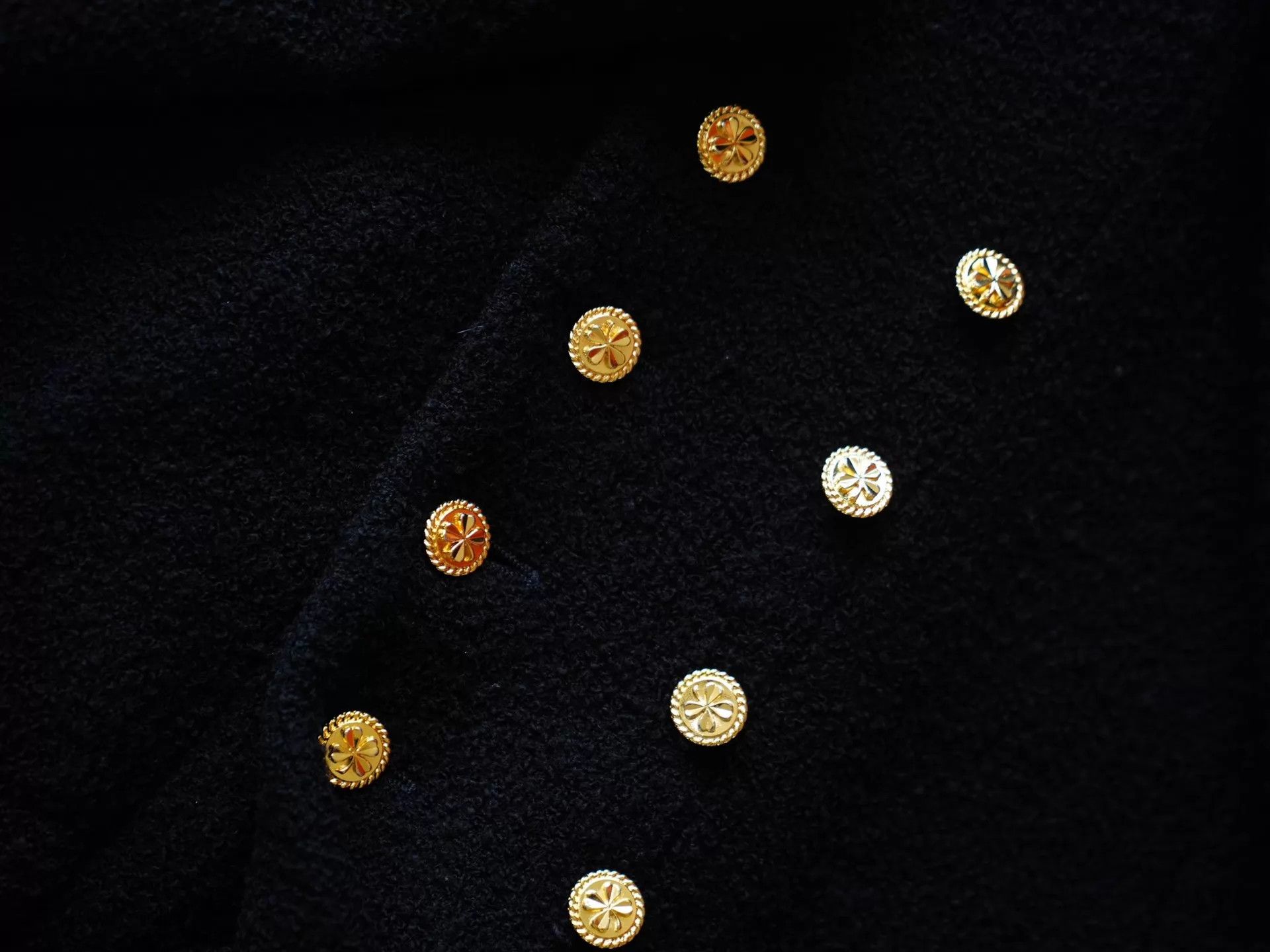 Chanel Chanel 1993 Black Gold Clover Buttons Wool Blazer fr36 Size XS / US 0-2 / IT 36-38 - 6 Thumbnail
