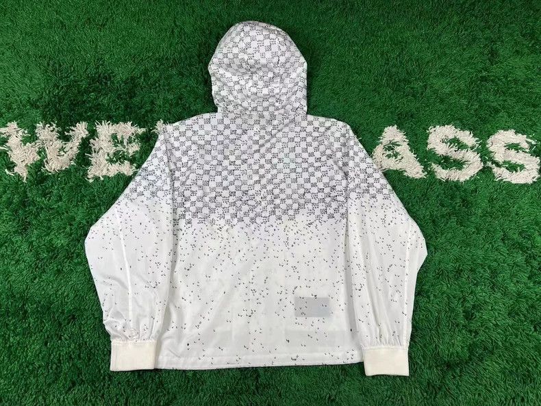 Louis Vuitton Louis Vuitton White paper airplane checkerboard small logo Size US L / EU 52-54 / 3 - 2 Thumbnail