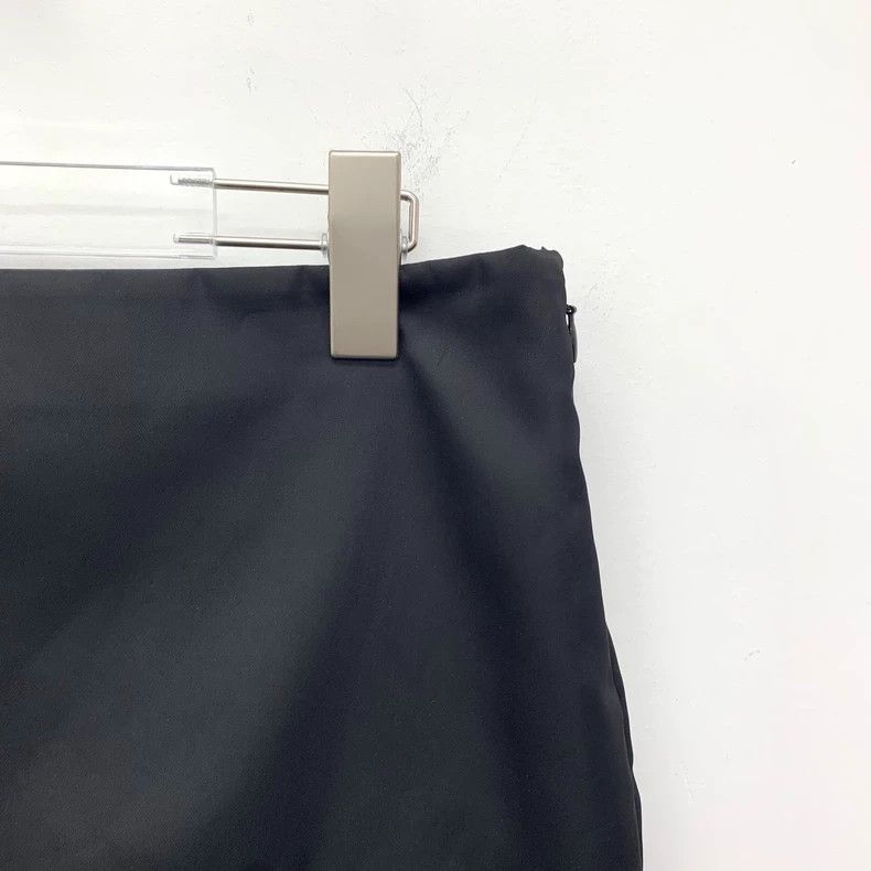 Prada Prada SizeM Black triangle casual skirt short skirt Size 24" / US 00 / IT 34 - 3 Thumbnail