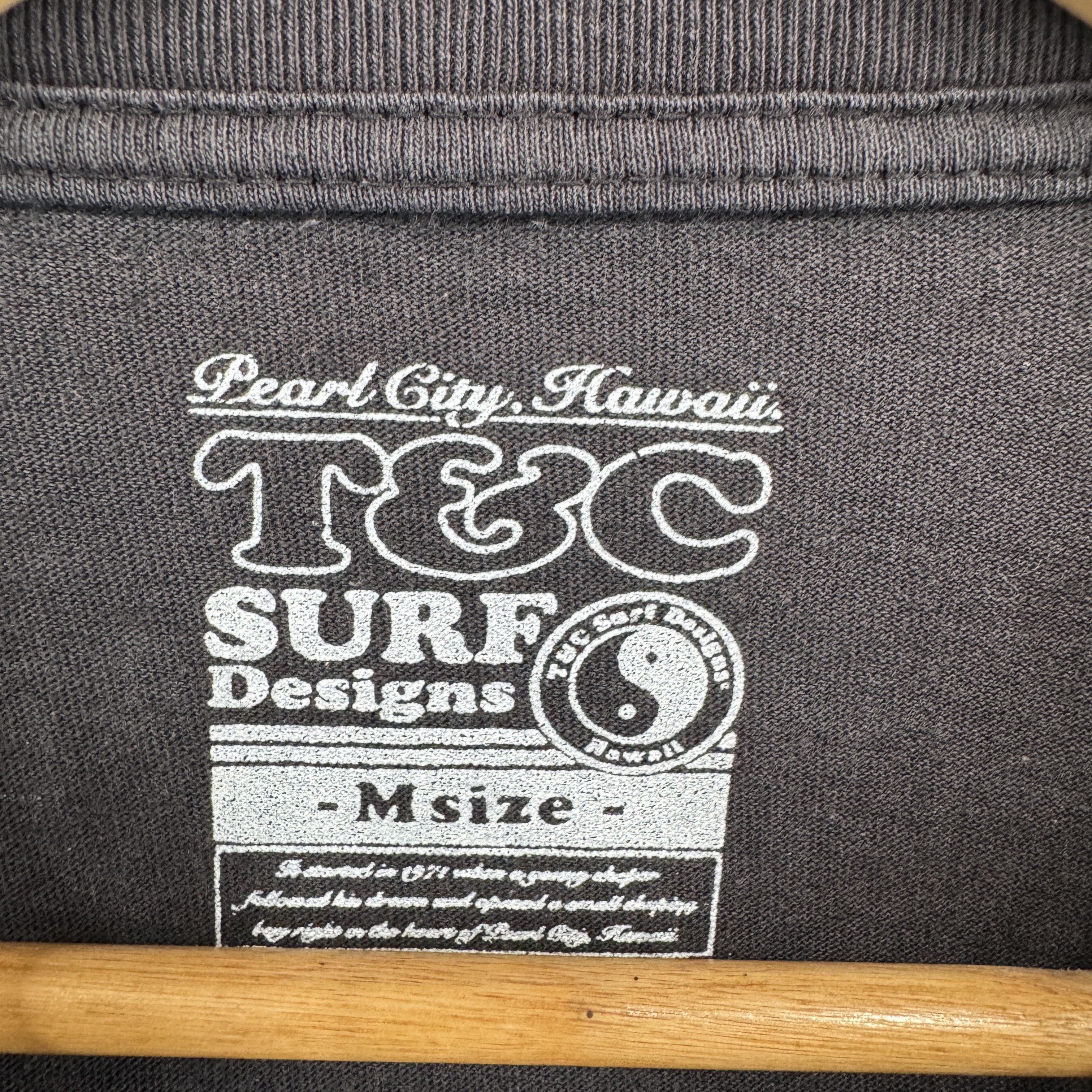 Vintage Vintage 00s T&C Surf Design Hawaii Dragon Backhit Tshirt Size US M / EU 48-50 / 2 - 4 Thumbnail