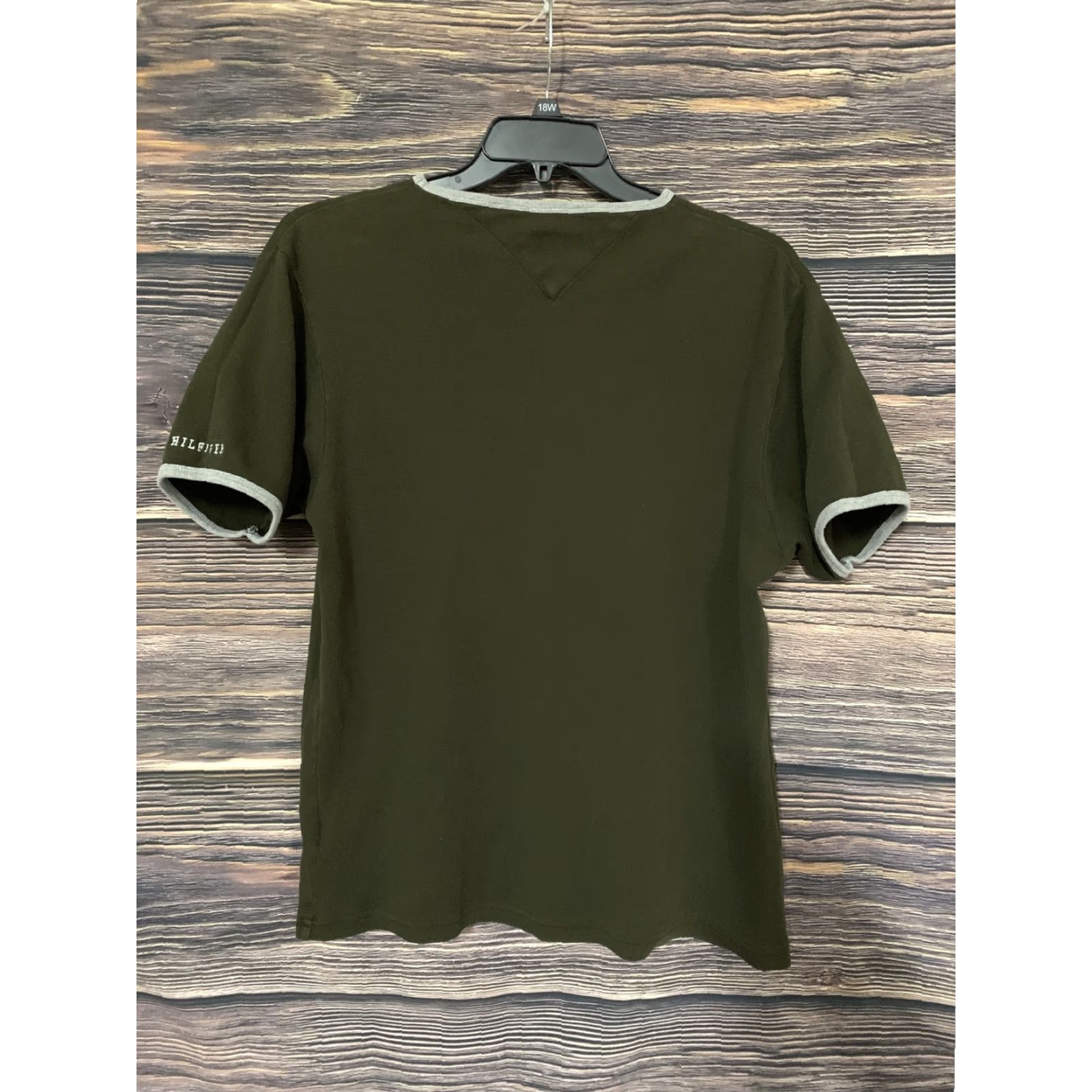 Tommy Hilfiger VINTAGE Tommy Hilfiger Men’s Green V-Neck T-Shirt Large Hunter 2000s Short Sleeve Mens Green Size US L / EU 52-54 / 3 - 2 Thumbnail